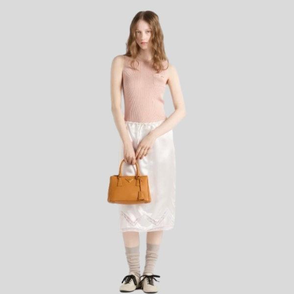 프라다 누드 핑크 니트 탑