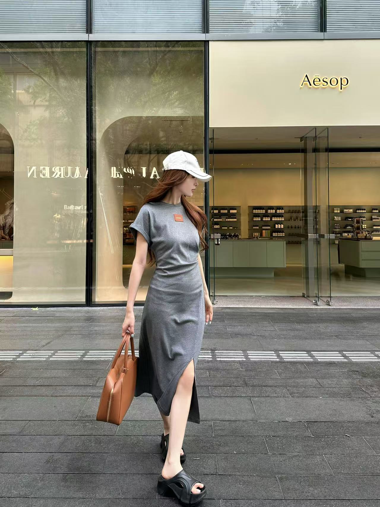 로에베 라운드넥 원피스