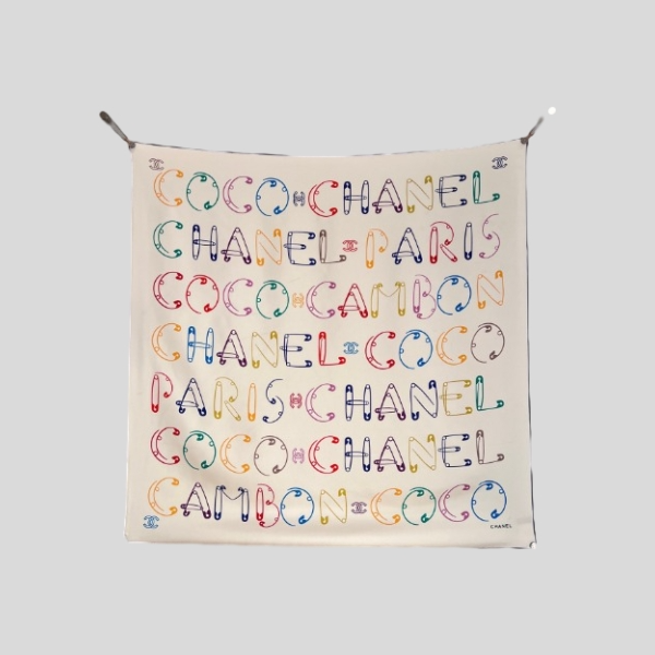 샤넬 페이퍼클립 스퀘어 스카프 베이지