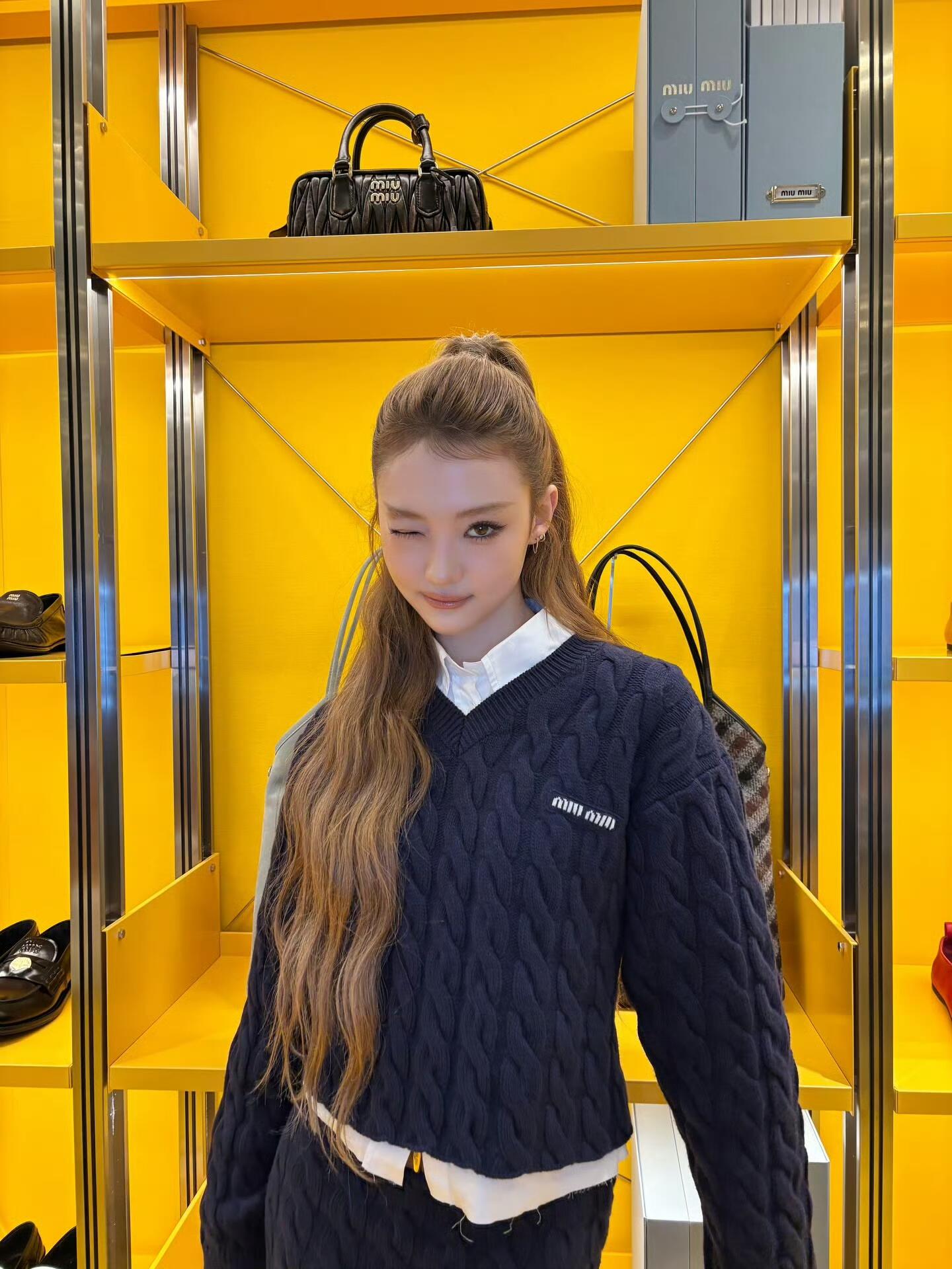 미우미우 울 스웨터 