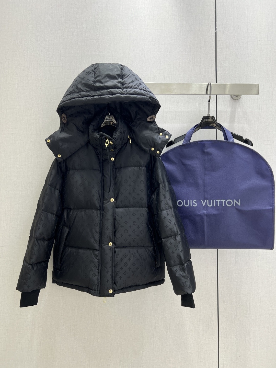루이비통 25 신상 후드 엠보 패딩 점퍼