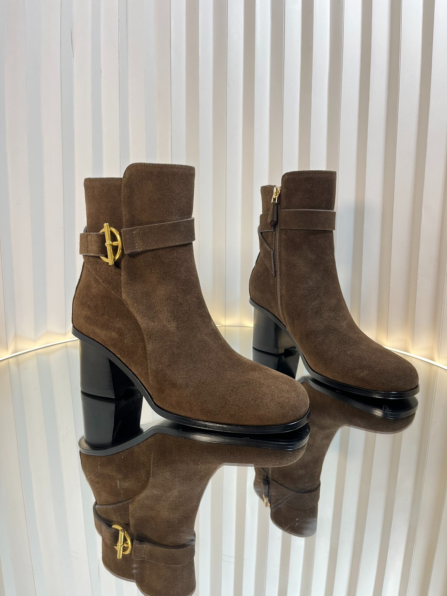 에르메스 스웨이드 앵클 부츠