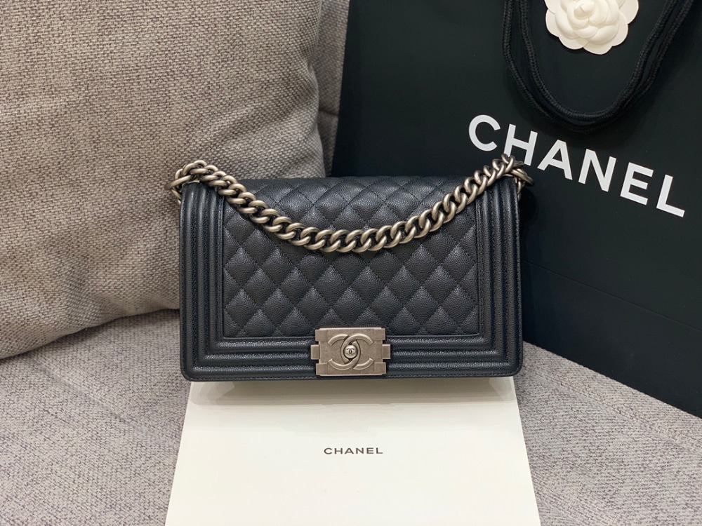 샤넬 보이백 미듐 A67086 