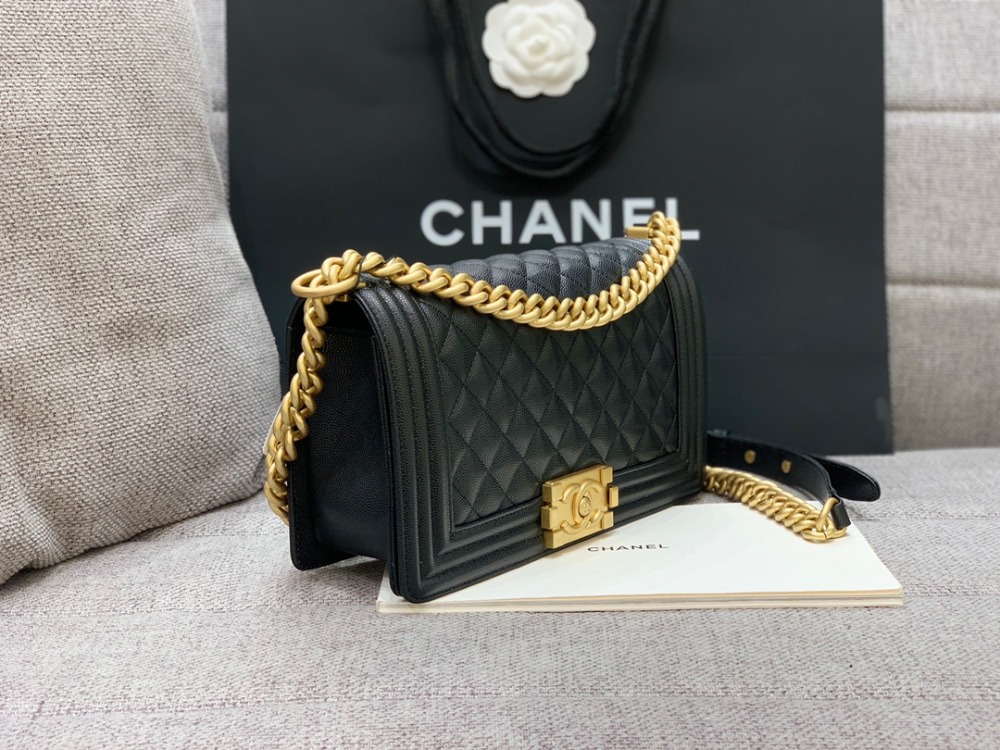 샤넬 보이백 미듐 A67086 