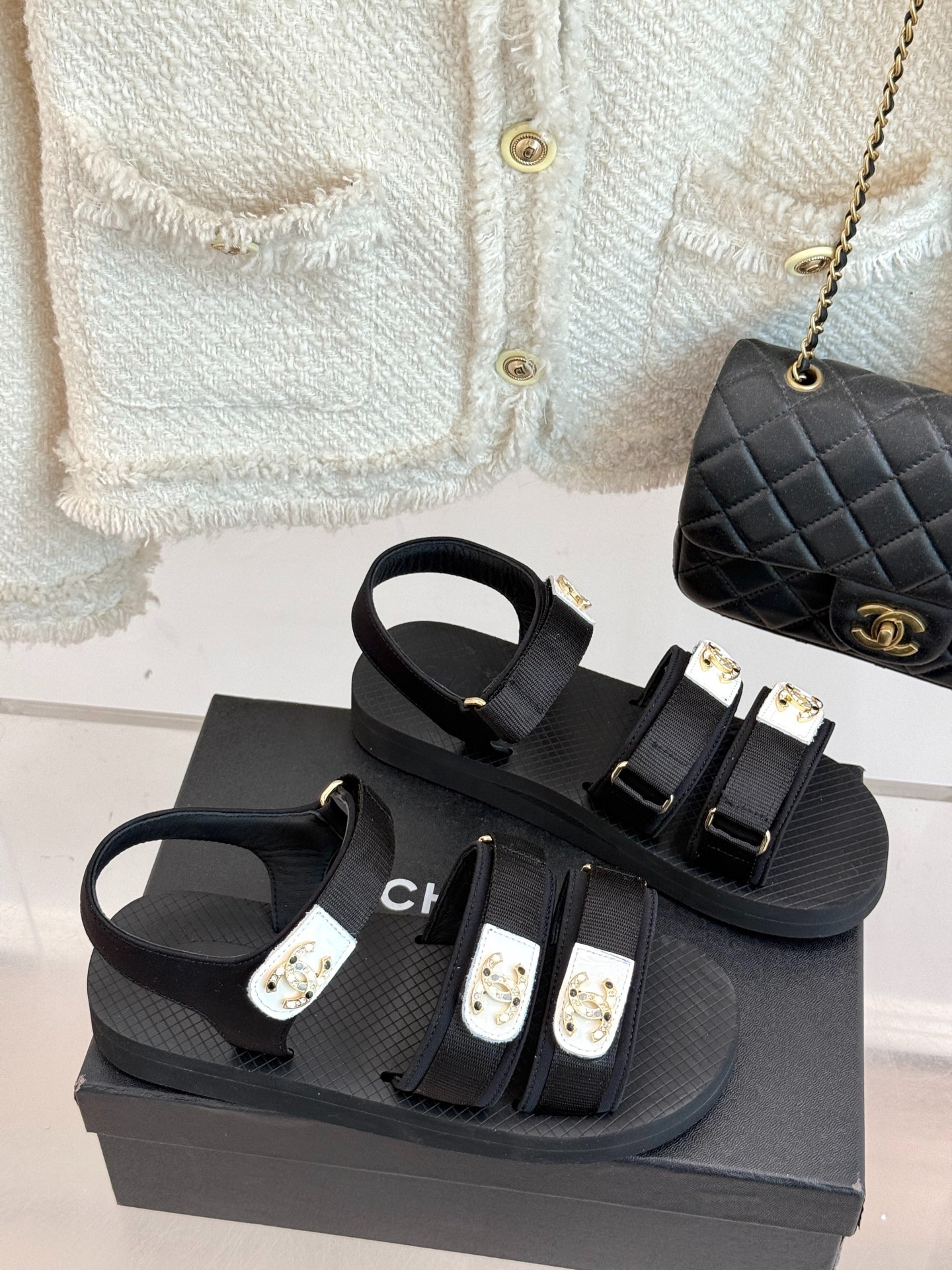 샤넬 25P 봄여름 신상 비치 벨크로 샌들