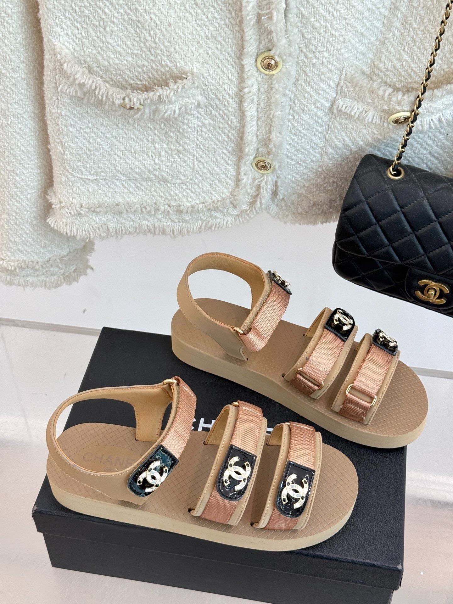 샤넬 25P 봄여름 신상 비치 벨크로 샌들