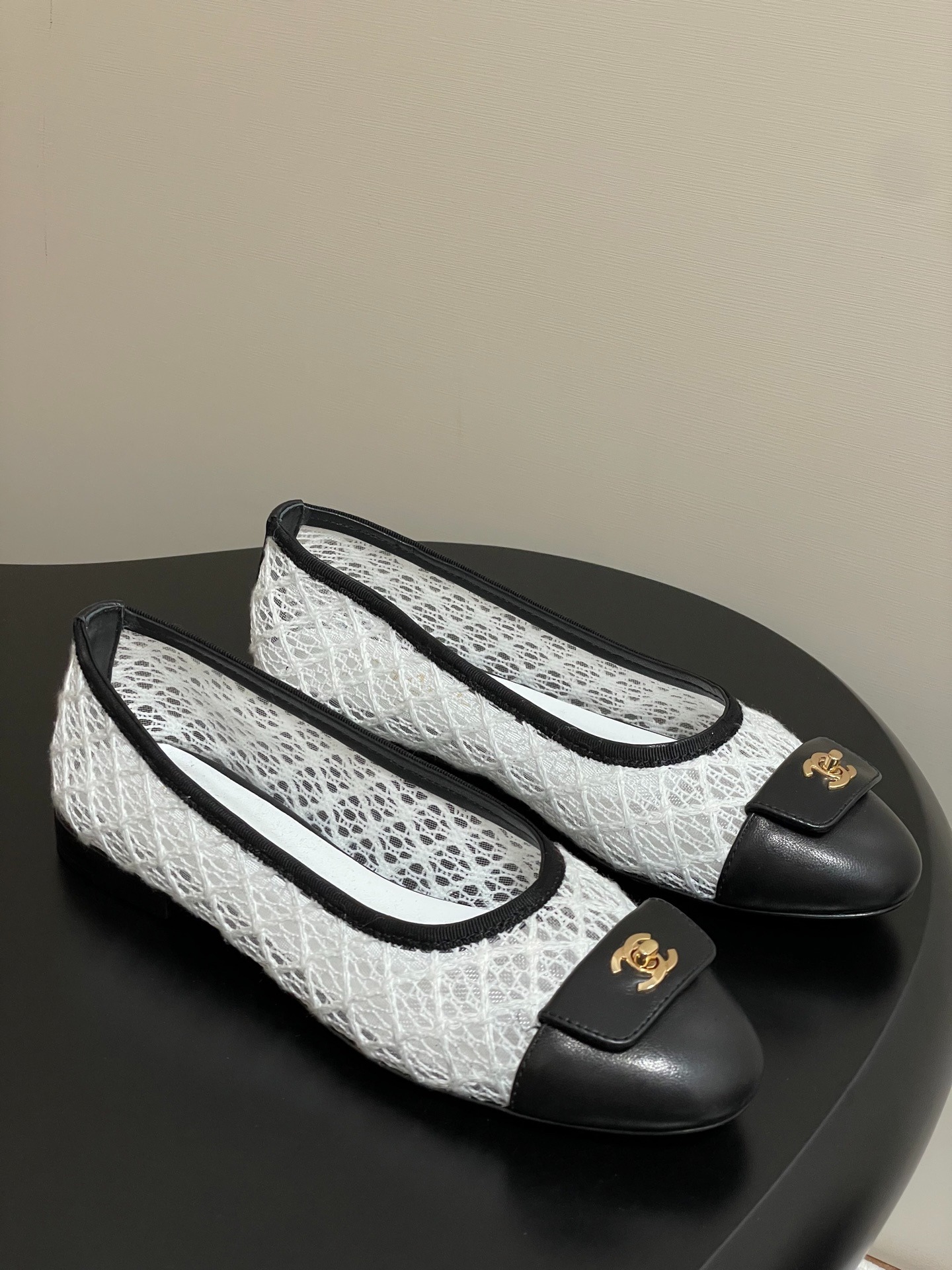 샤넬 25 더블C 통굽 망사 플랫 발레화