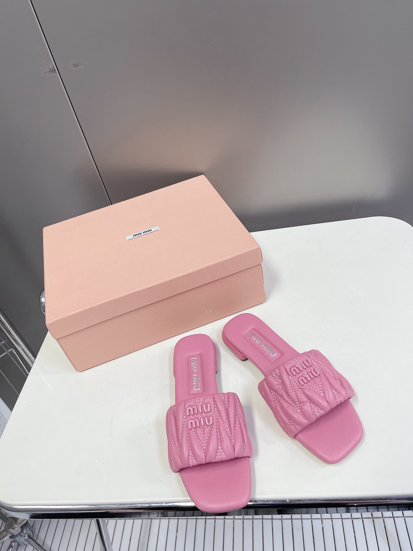 미우미우 봄여름 패션 슬리퍼
