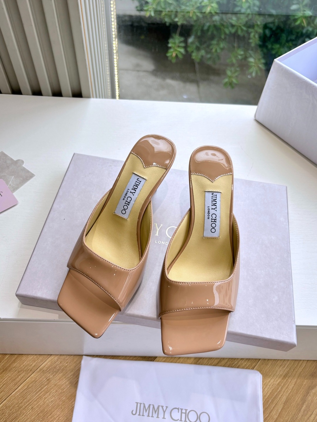 지미추 위클리 클래식 힐 슬리퍼