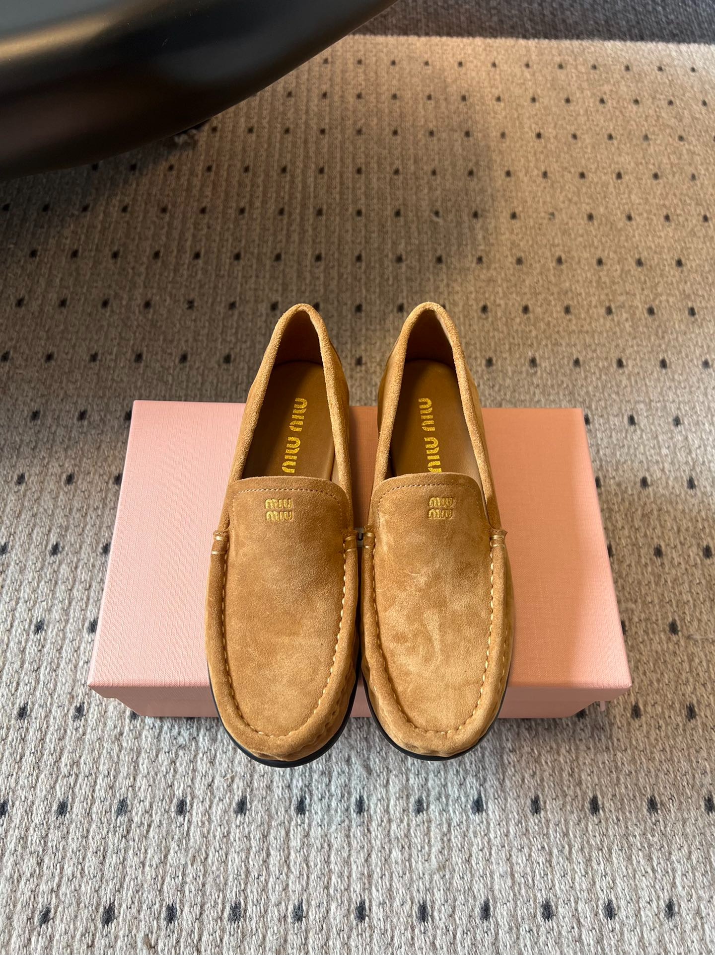 미우미우 25ss 신상 라운드 로퍼