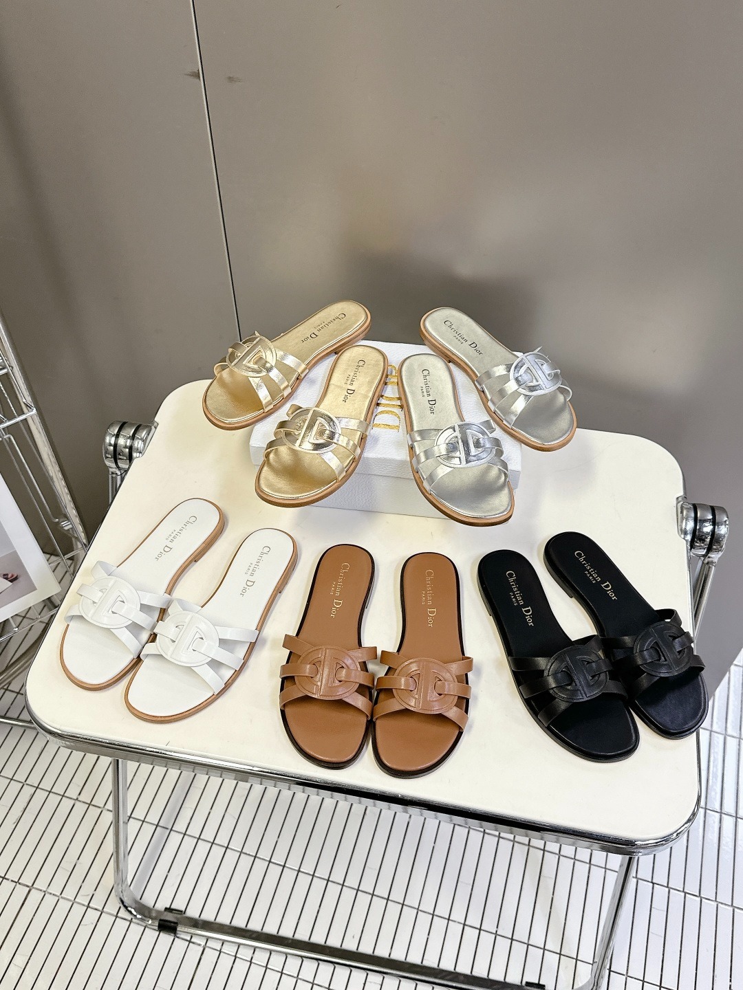 디올 25 봄여름 신상 CD 슬리퍼