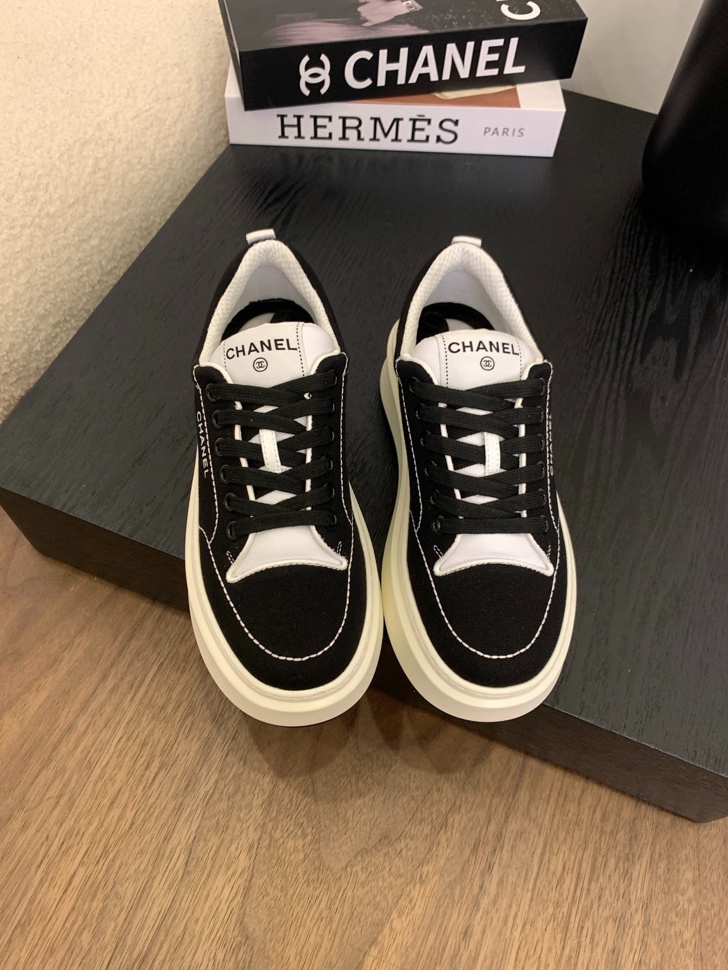 샤넬 25 신상 통굽 슬립온 보드화