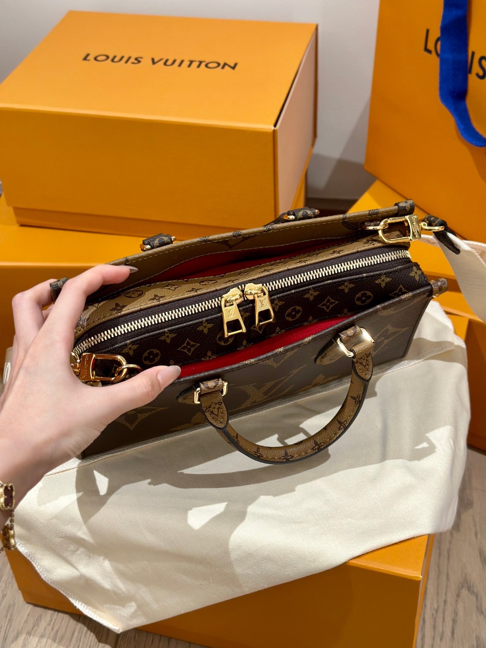 루이비* 온더고 이스트 웨스트 