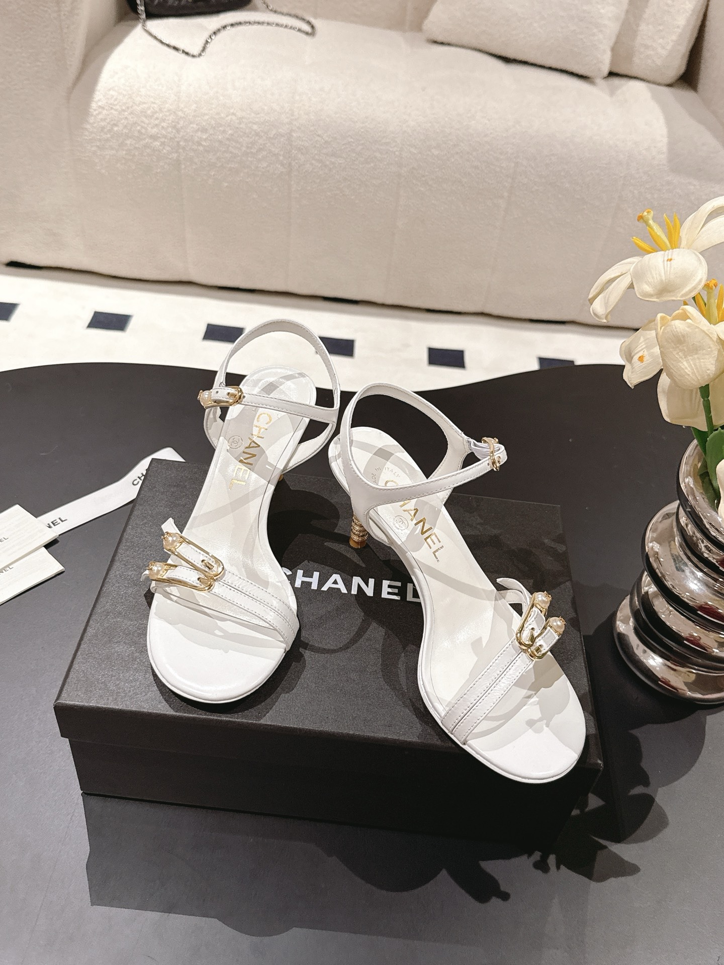 샤넬 25 봄여름 신상 스트랩 힐