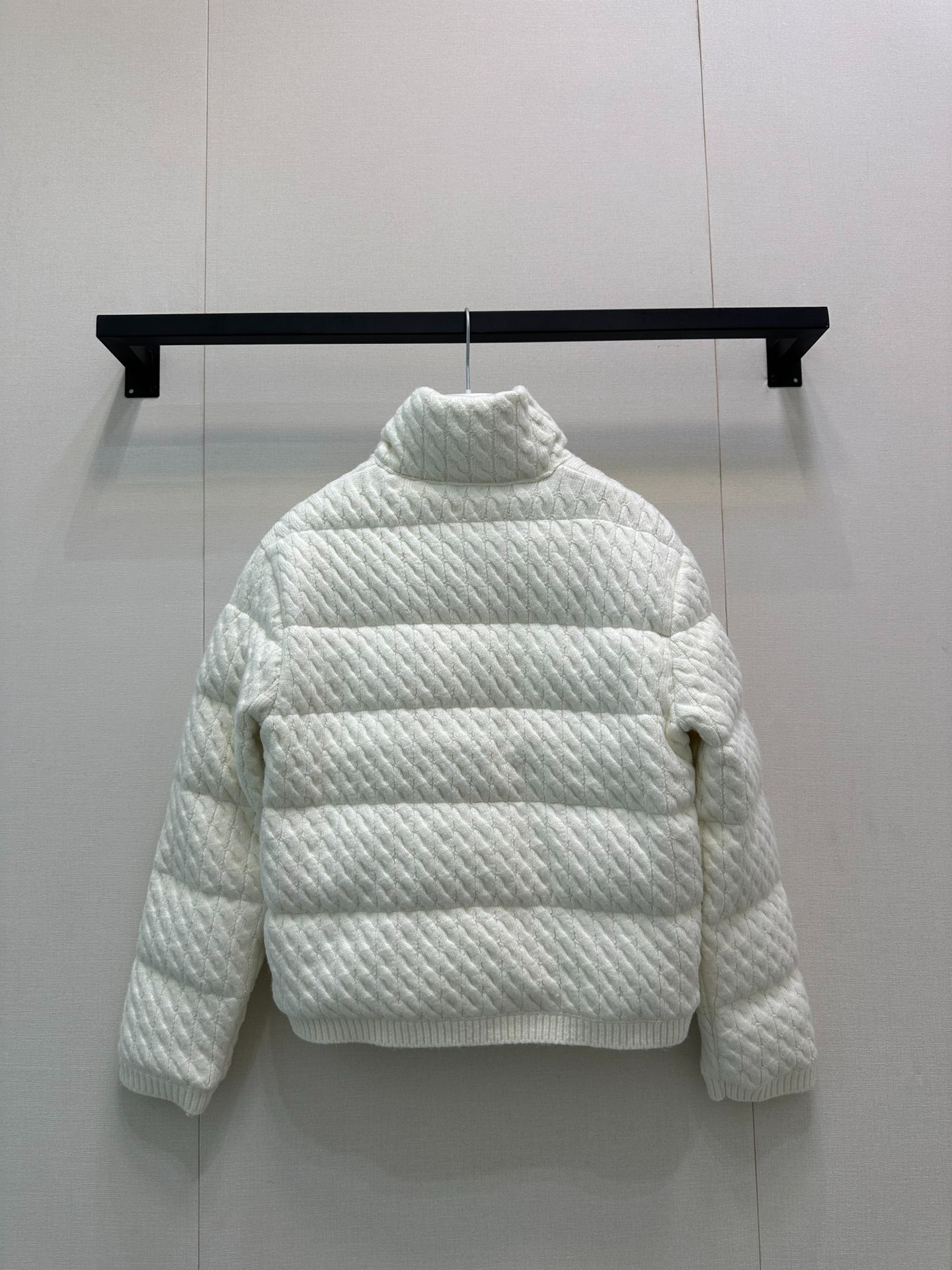 몽클레어 25Fw 신상 하이넥 패치 패딩