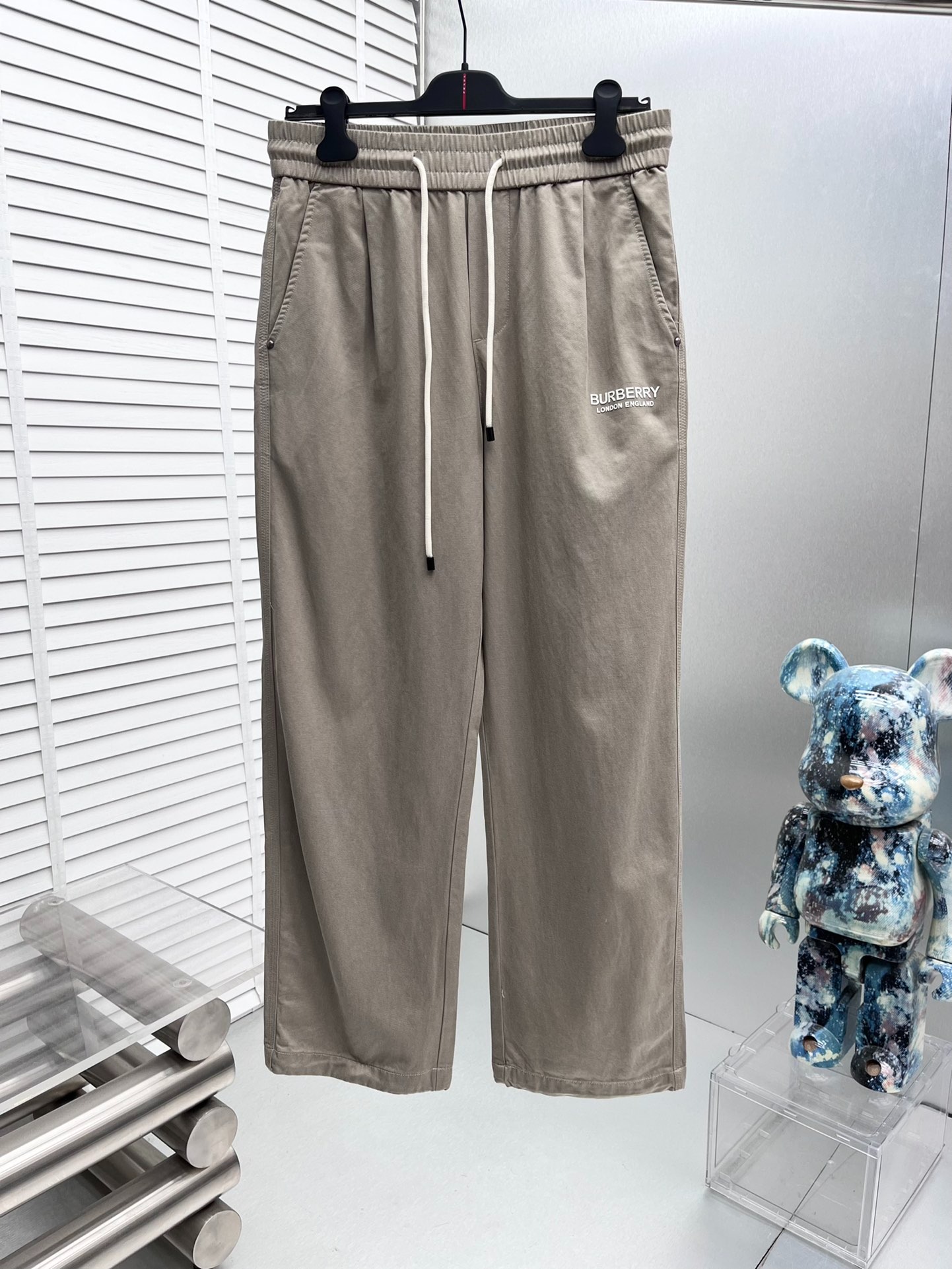 버버리 25ss 신상 슬랙스 팬츠