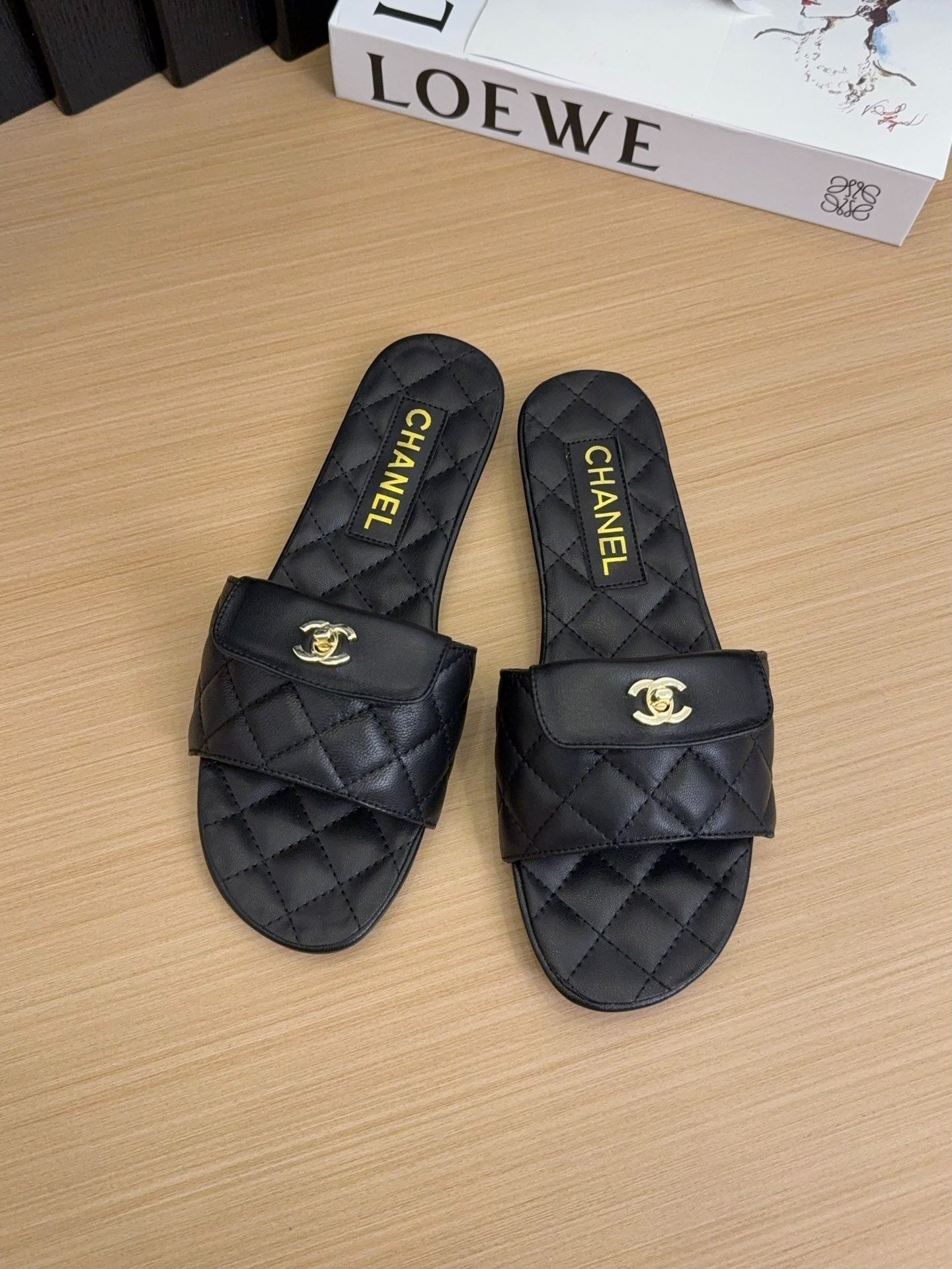 샤넬 25 신상 고퀄리티 플랫 퀼팅 슬리퍼