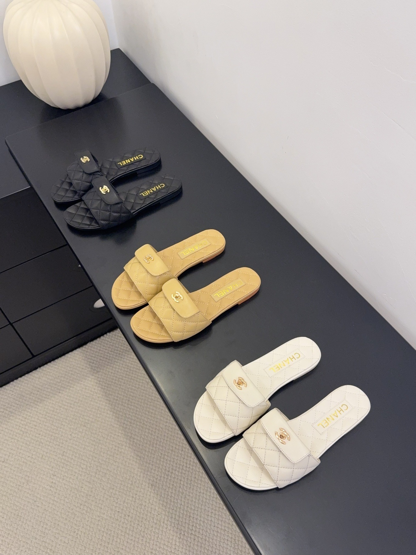 샤넬 25 신상 고퀄리티 플랫 퀼팅 슬리퍼