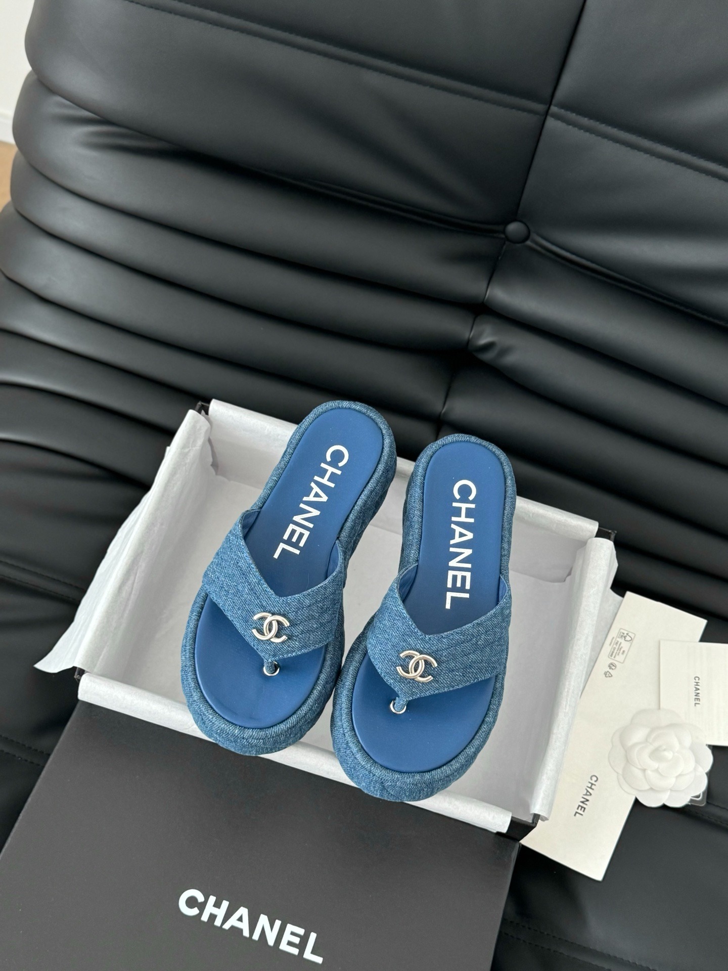 샤넬 봄여름 신상 핫픽스 통굽 샌들