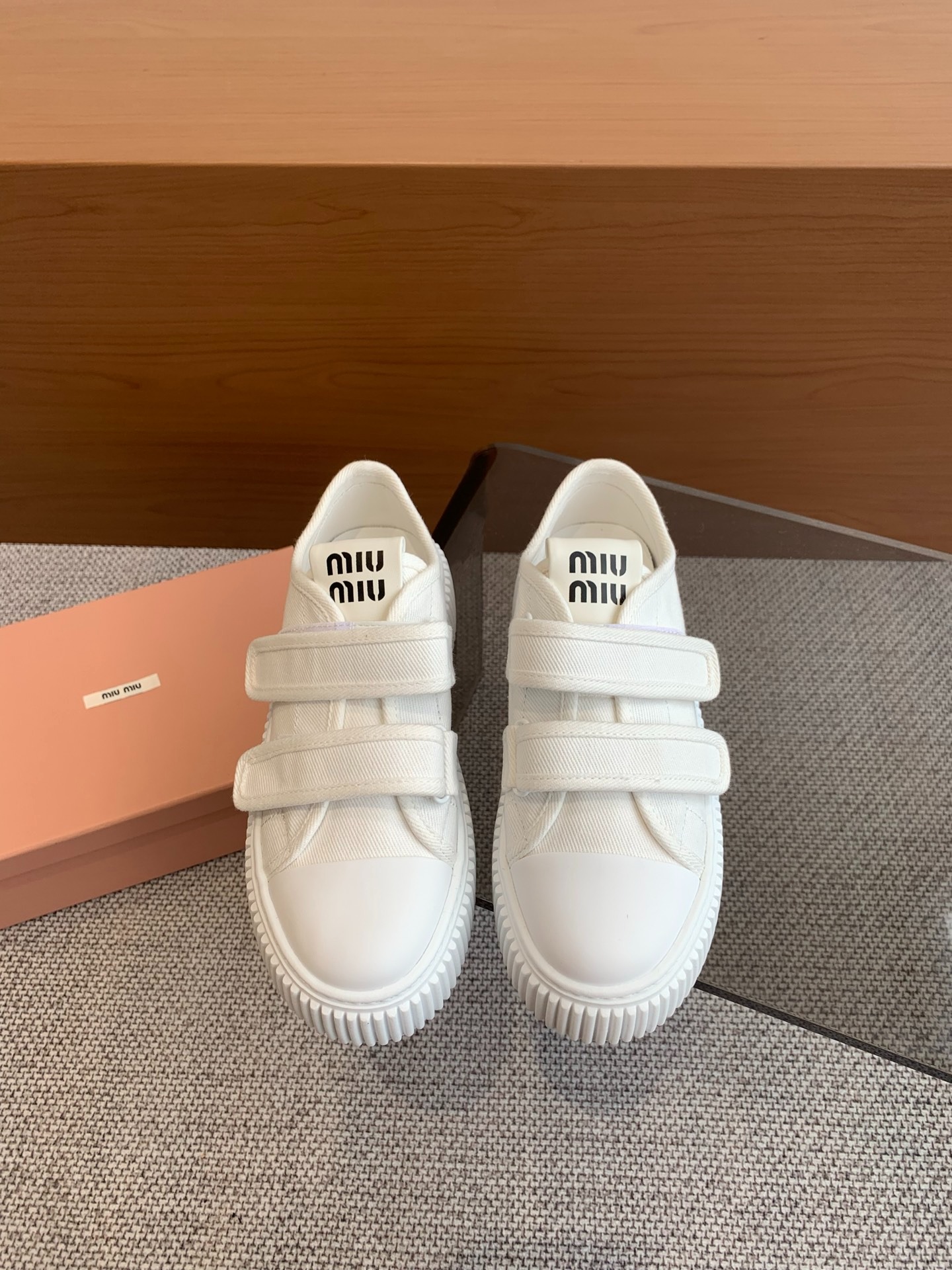 미우미우 봄여름 신상 통굽 스니커즈 프리미엄