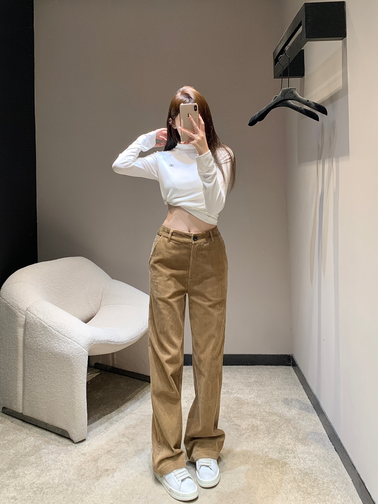 미우미우 25Fw 신상 아플리케 코듀로이 일자바지