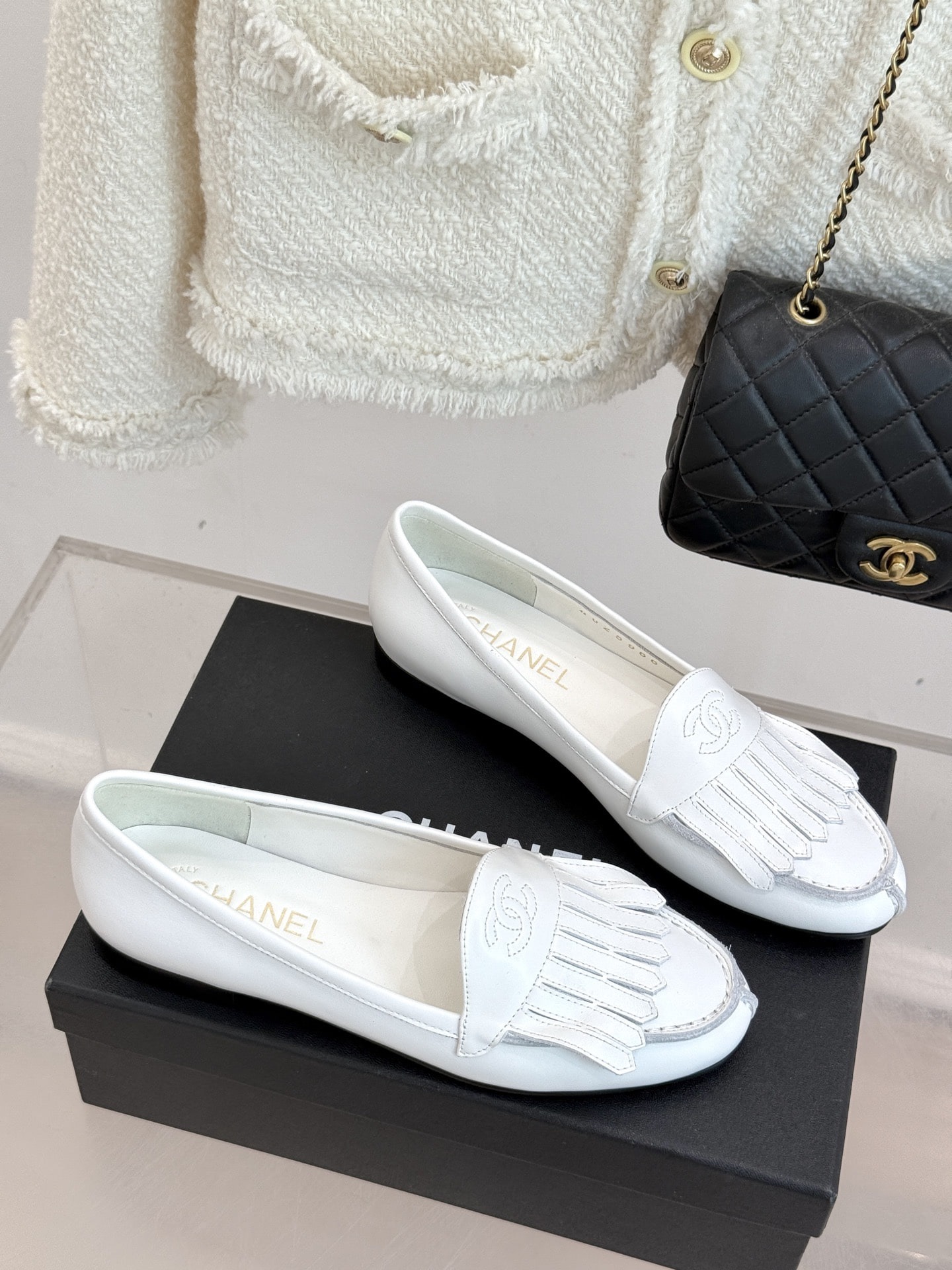 샤넬 클래식 더블 C 태슬로퍼