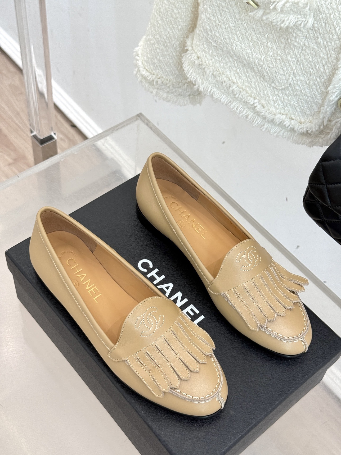 샤넬 클래식 더블 C 태슬로퍼