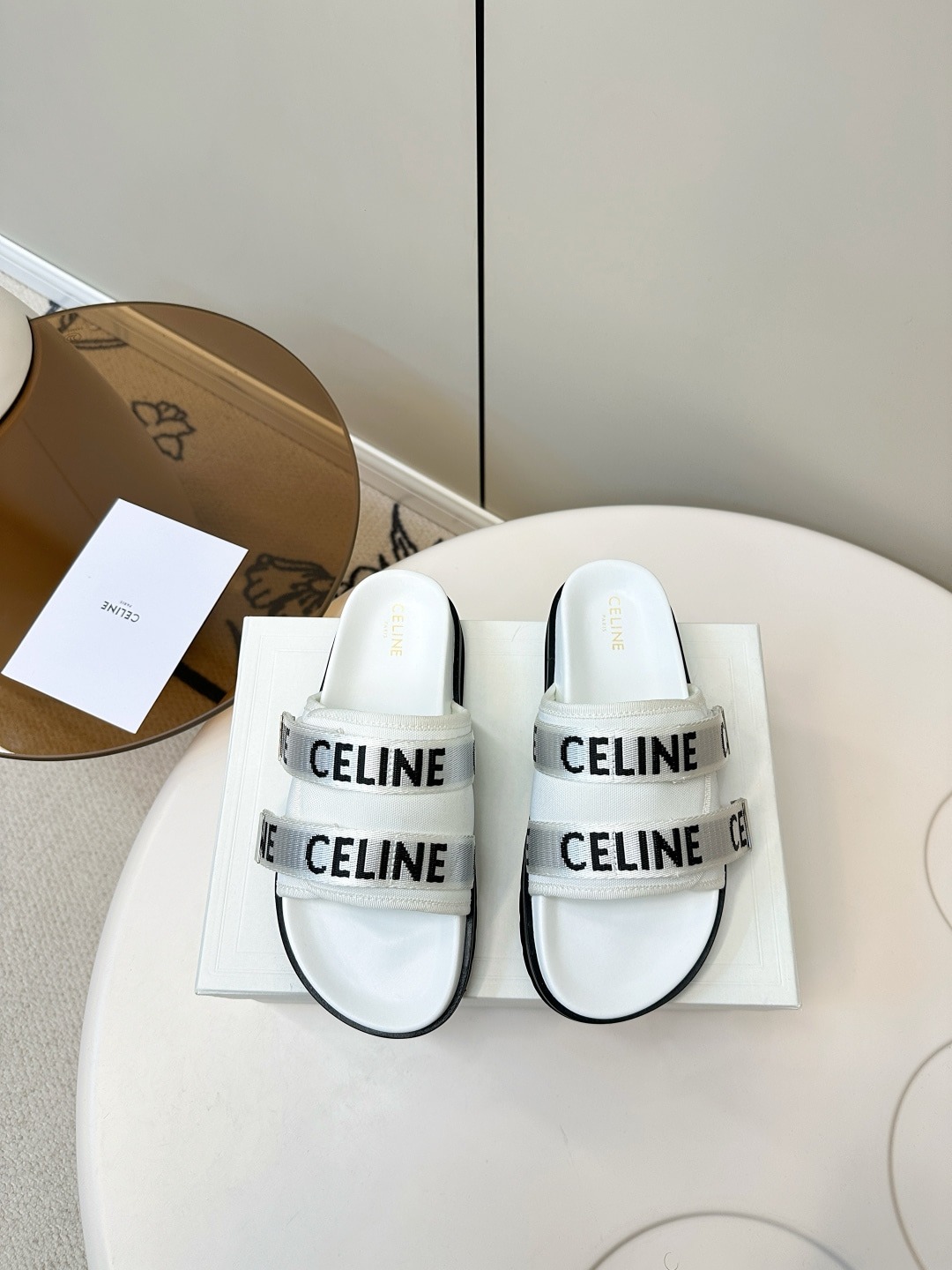 셀린느 25ss 여름 신상 벨크로 비치 슬리퍼