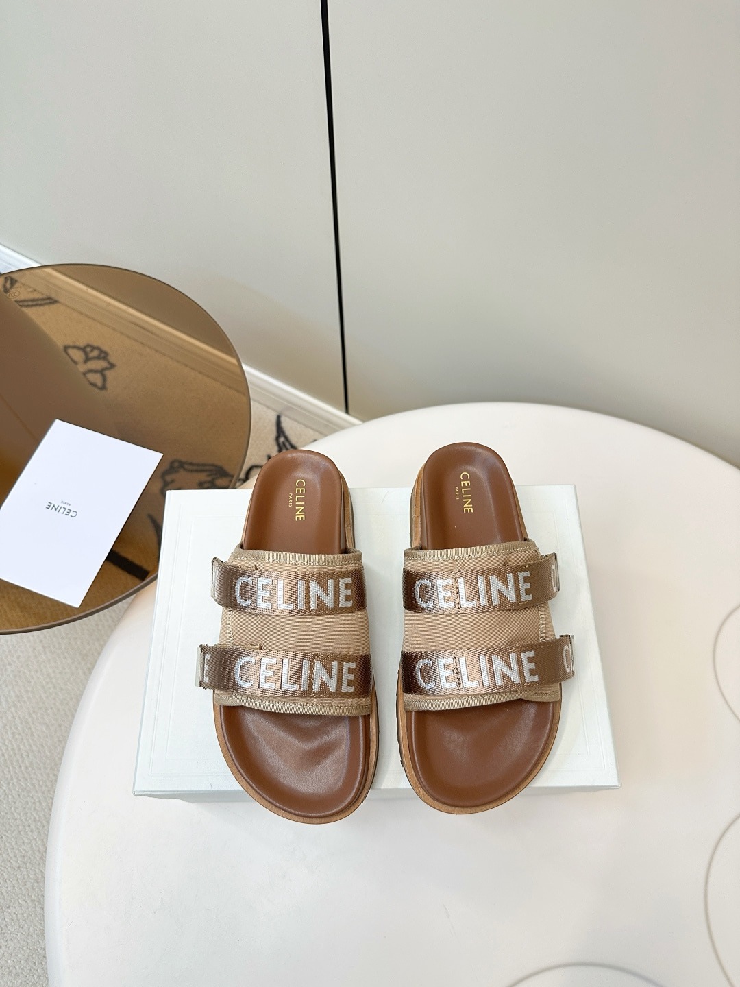 셀린느 25ss 여름 신상 벨크로 비치 슬리퍼