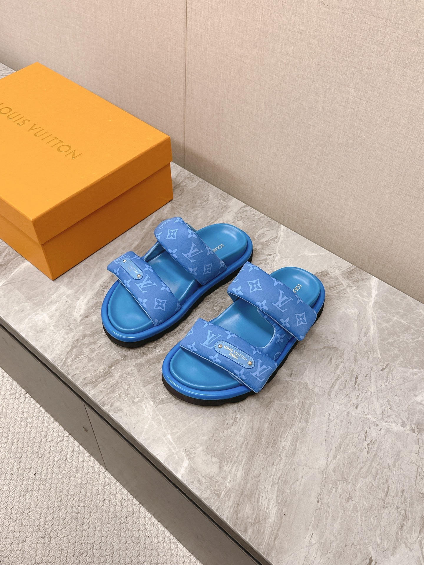 루이비통 신상 패딩 슬리퍼