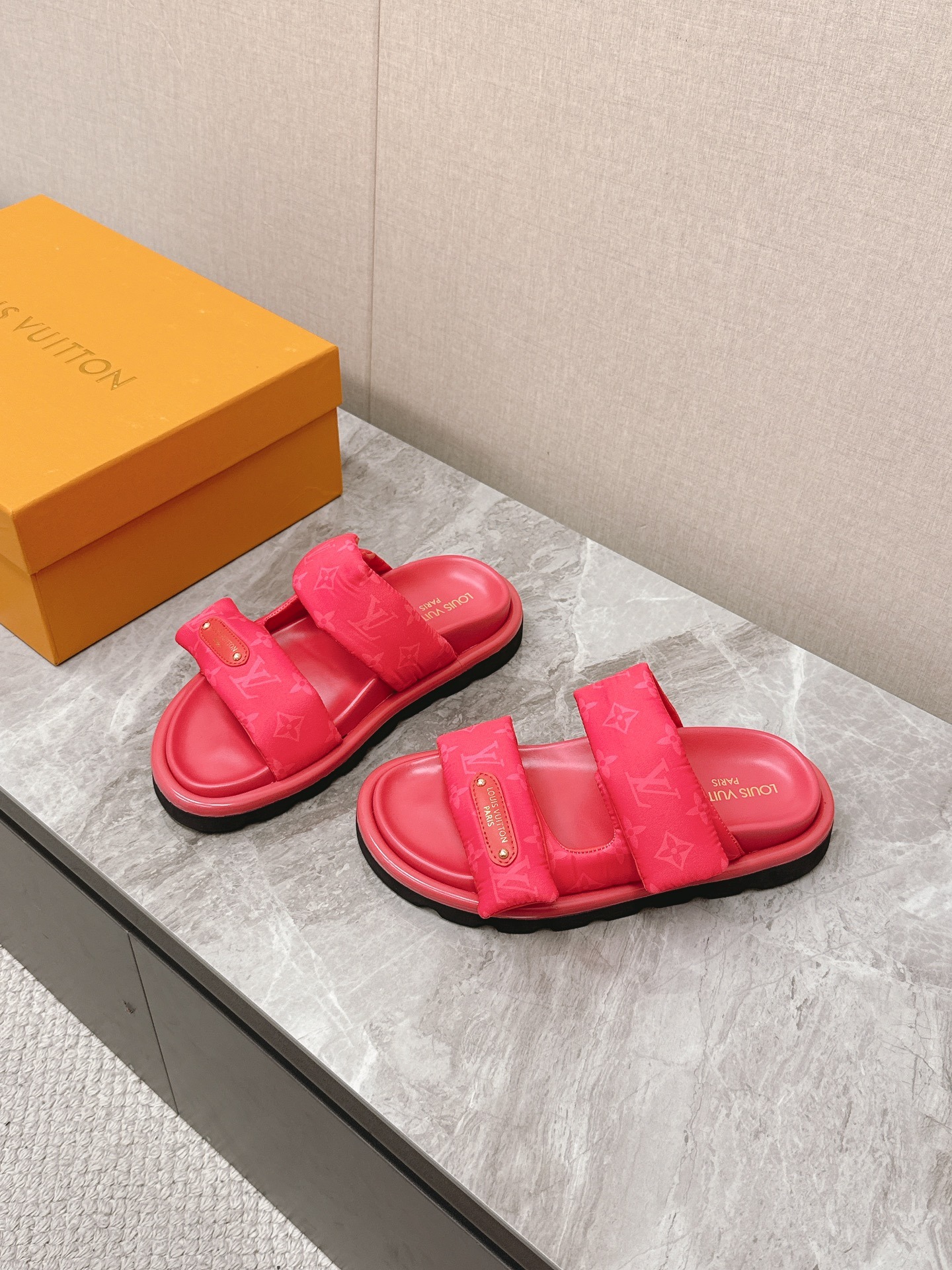 루이비통 신상 패딩 슬리퍼