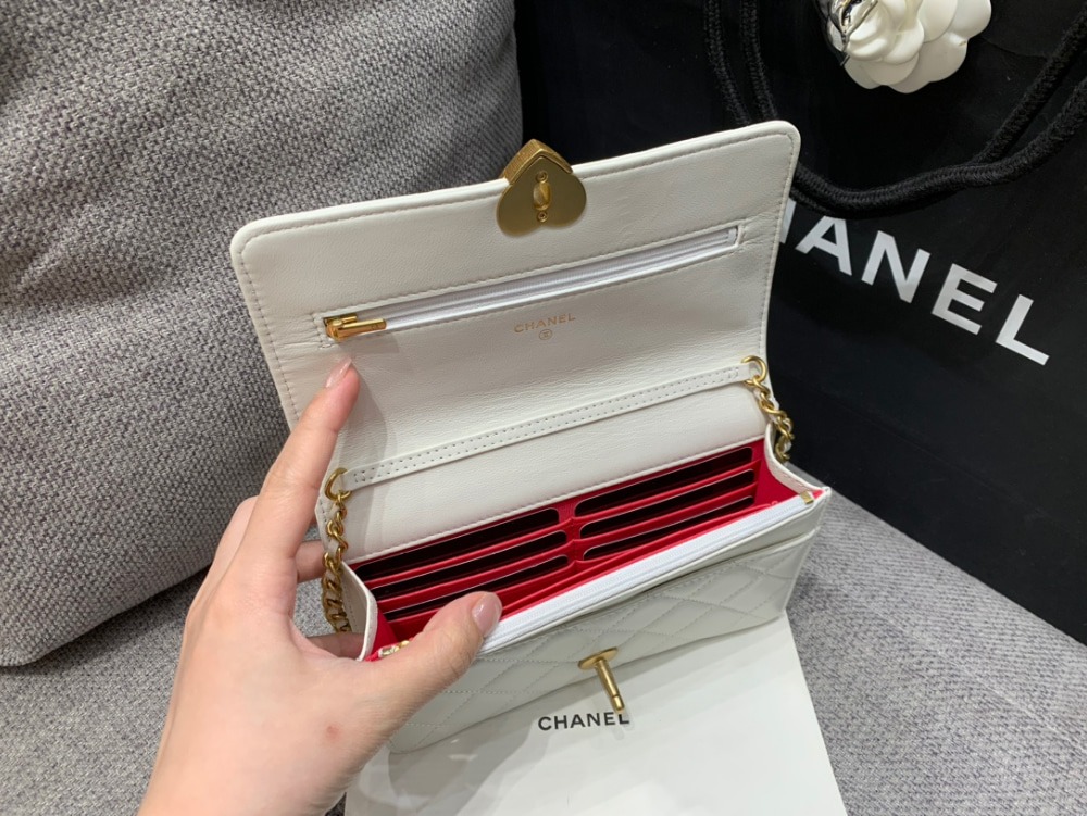 샤넬 하트 턴락 WOC 체인 월렛 램스킨 크로스백 AP3285 