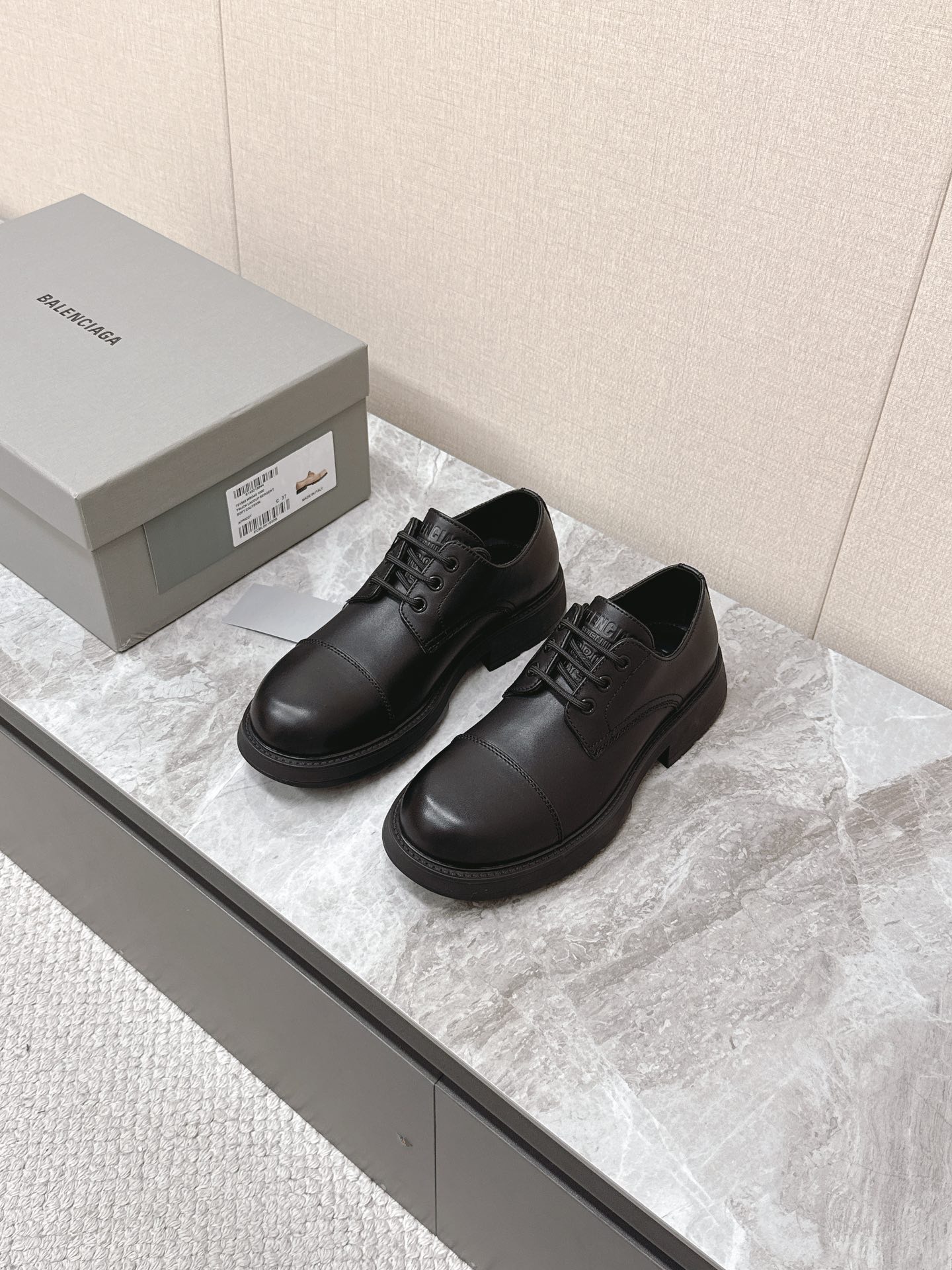 발렌시아가 신상 구두 워커