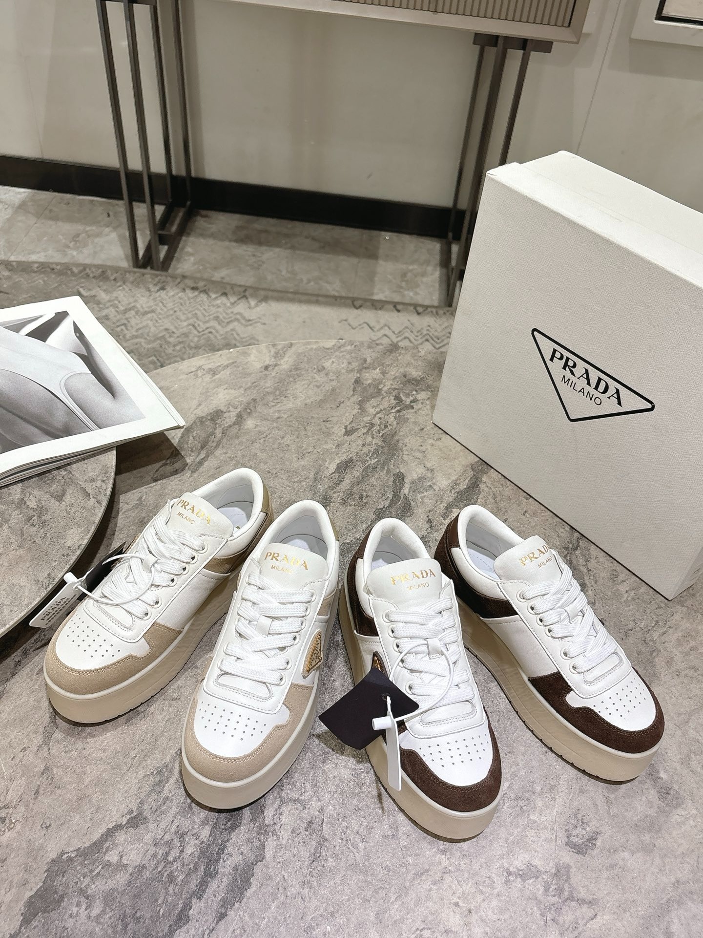 프라다 신상 삼각로고 스니커즈