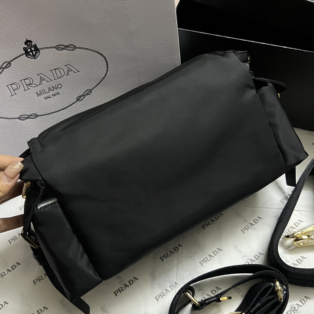 프라다 리나일론 숄더백