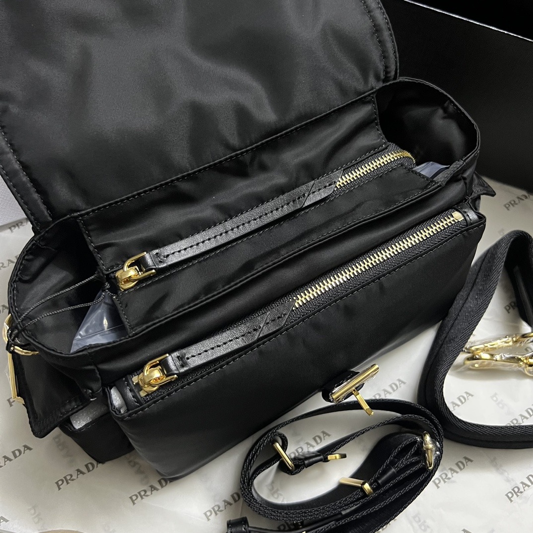 프라다 리나일론 숄더백