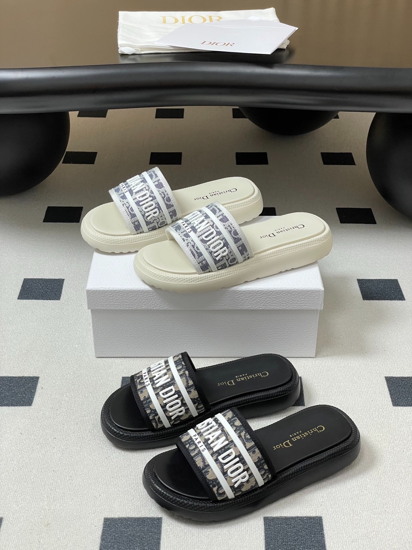 디올 25Ss 신상 오블리크 통굽 슬리퍼