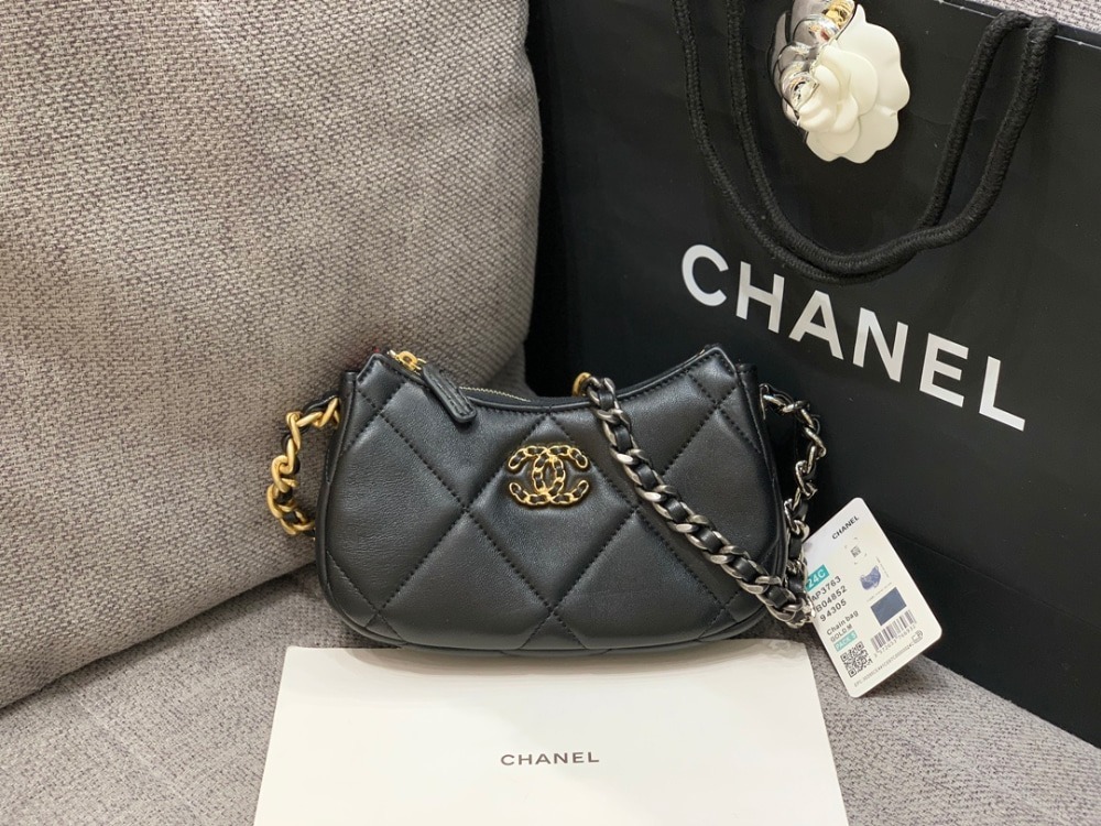 샤넬 24SS 19클러치 나인틴 체인 호보백 숄더백 미니 블랙 AP3763 