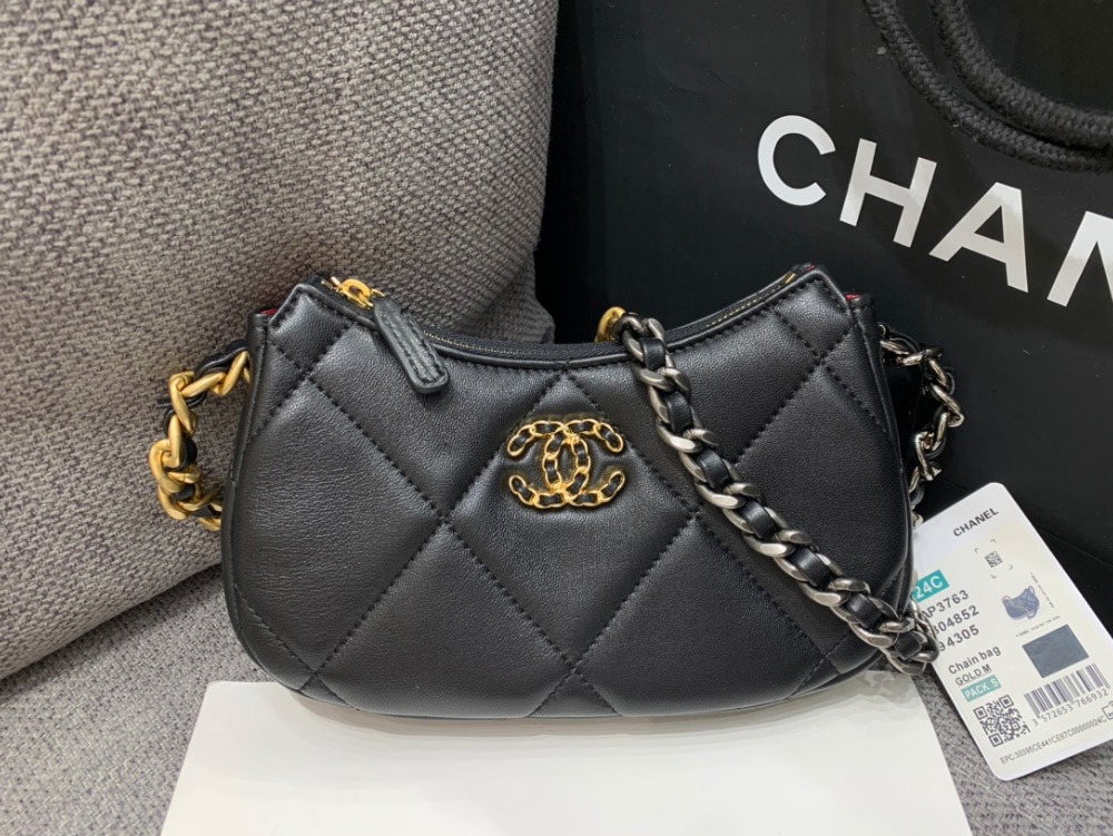 샤넬 24SS 19클러치 나인틴 체인 호보백 숄더백 미니 블랙 AP3763 