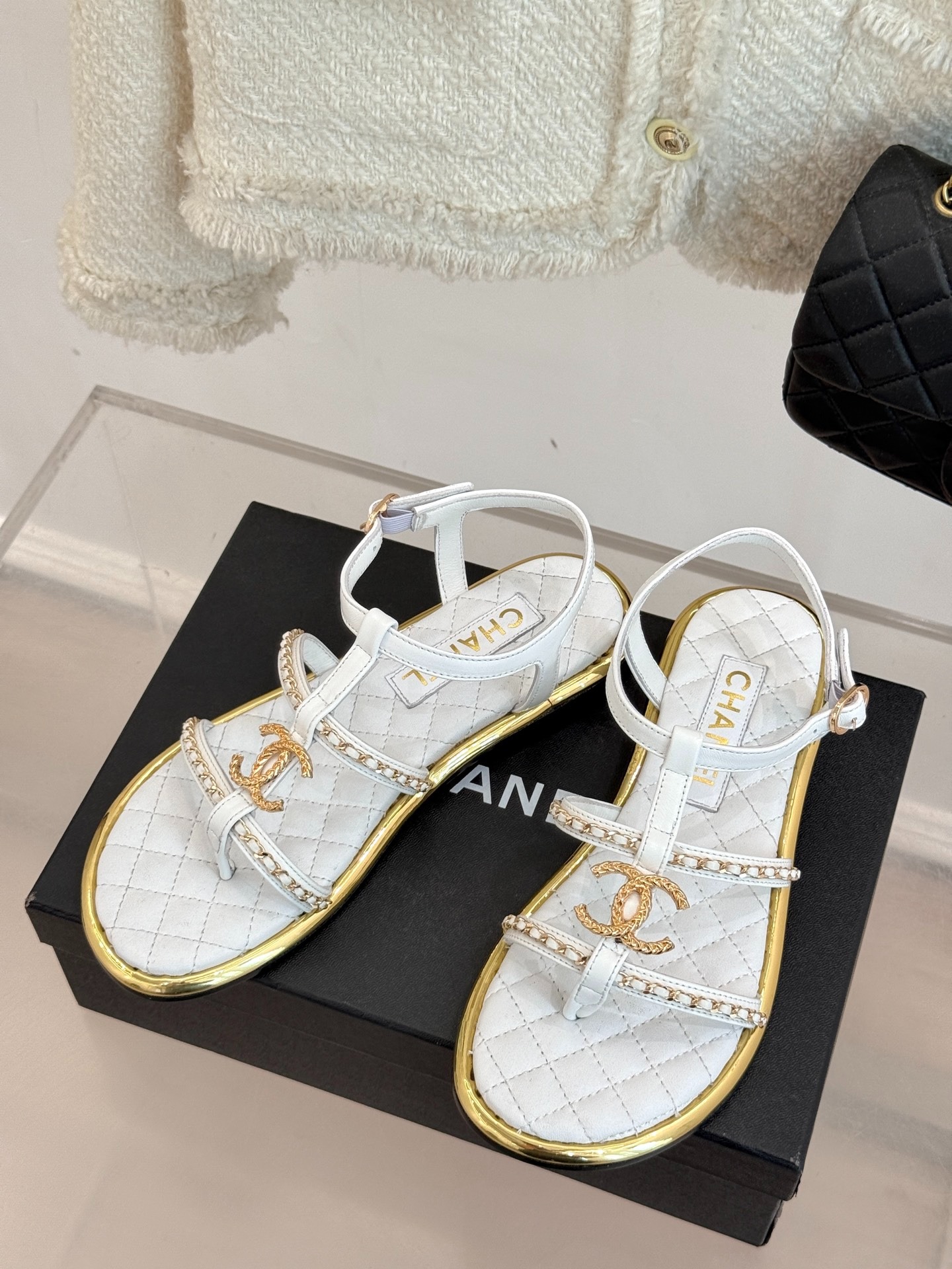 샤넬 25 봄여름 신상 플랫 체인 더블 C 샌들