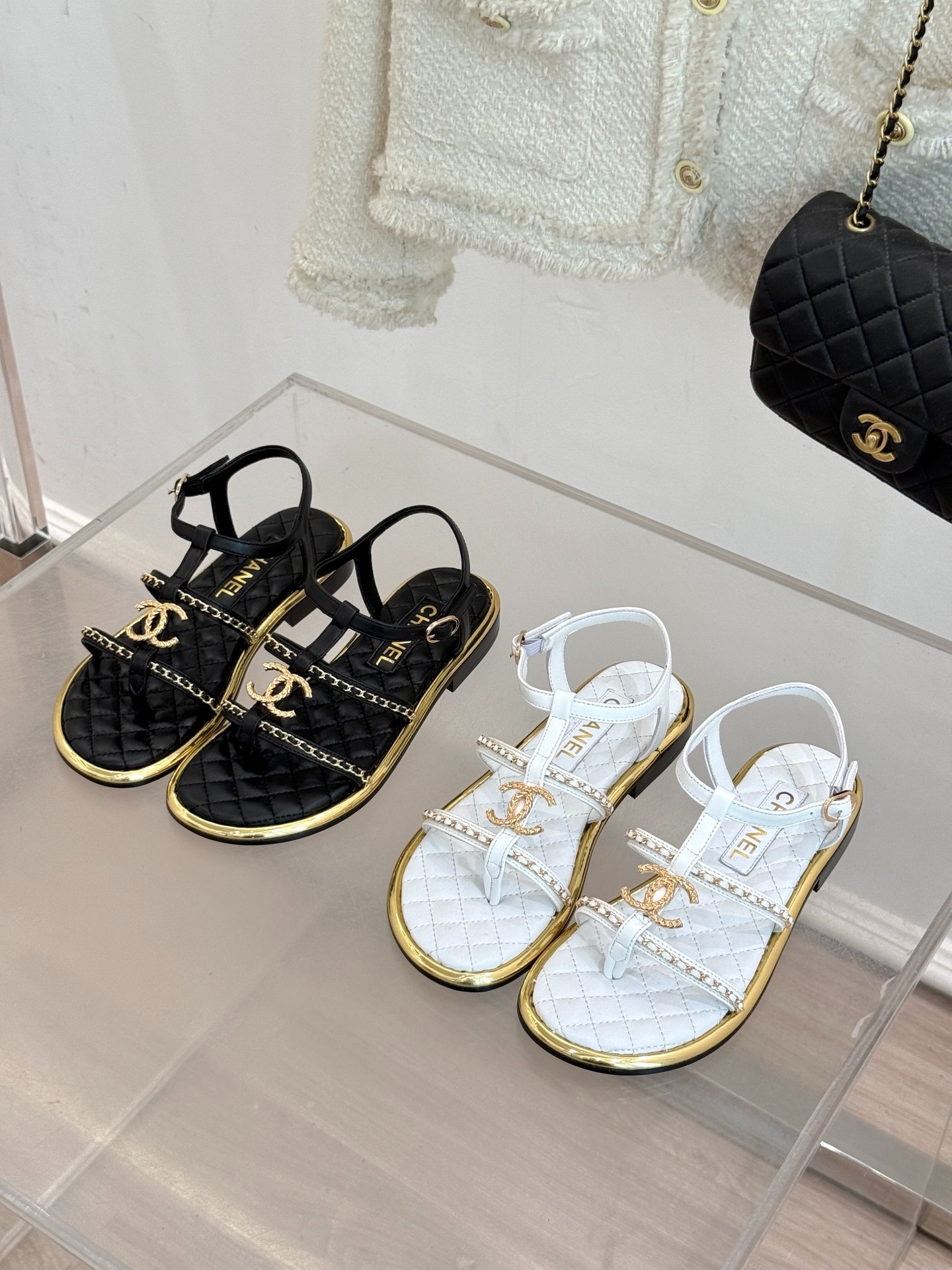 샤넬 25 봄여름 신상 플랫 체인 더블 C 샌들