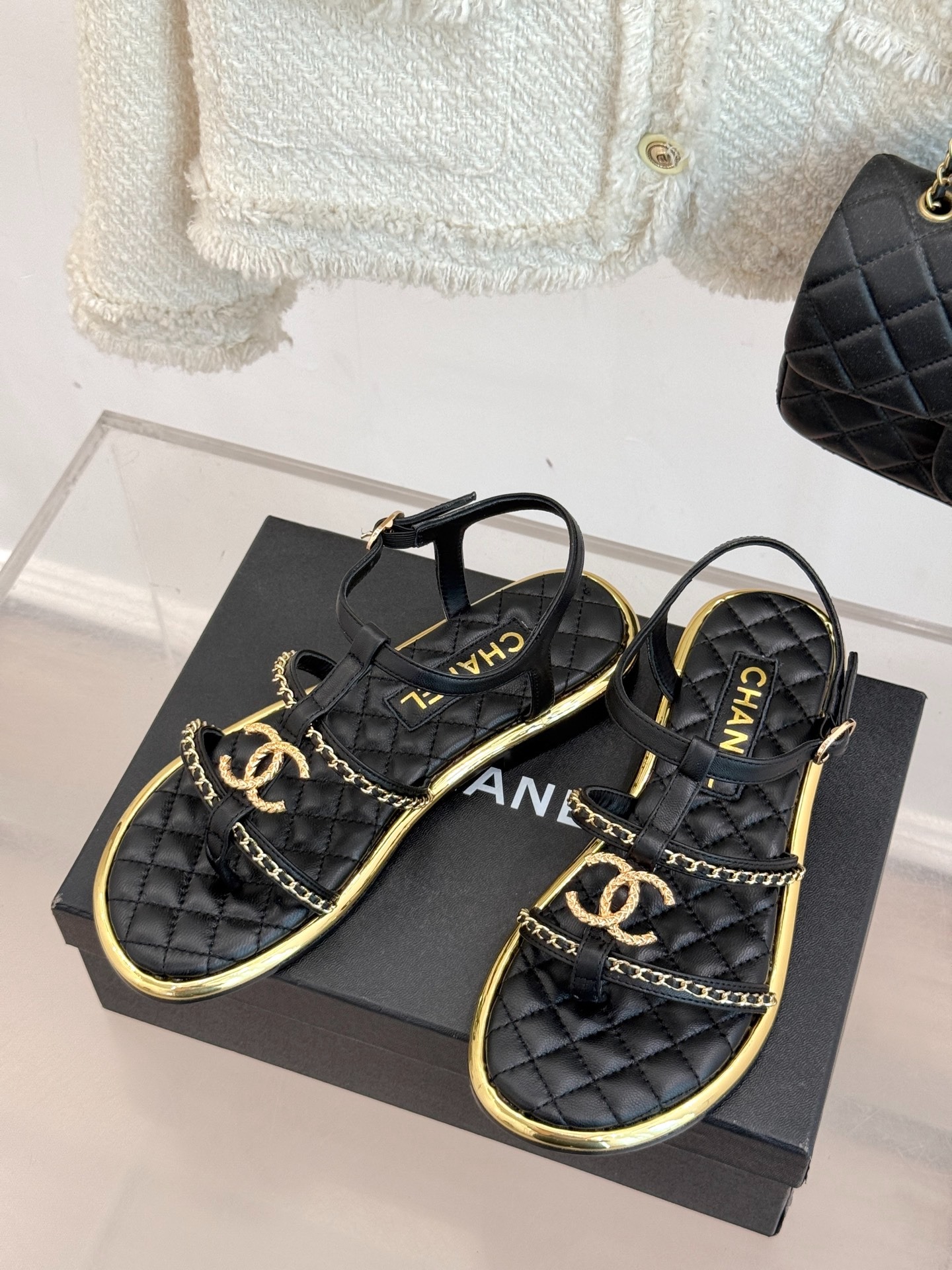 샤넬 25 봄여름 신상 플랫 체인 더블 C 샌들