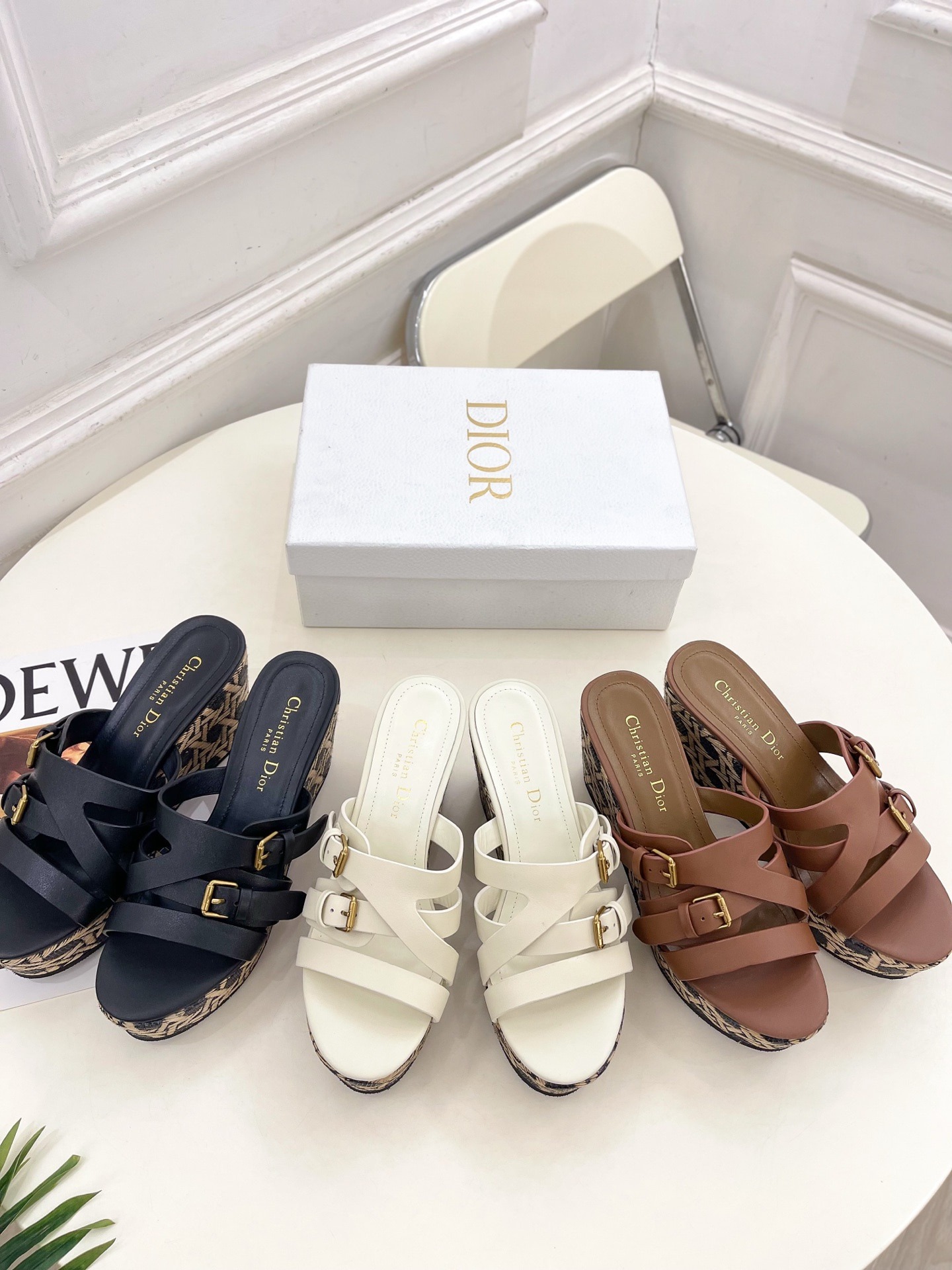 디올 25  신상 아티튜드 웨지 슬리퍼