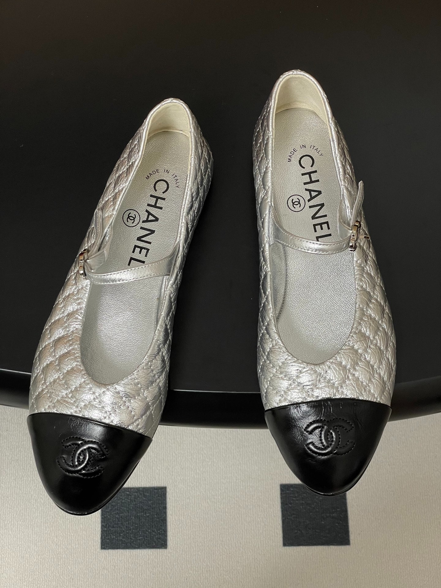 샤넬 봄여름 신상 빈티지 스웨이드 플랫 슈즈