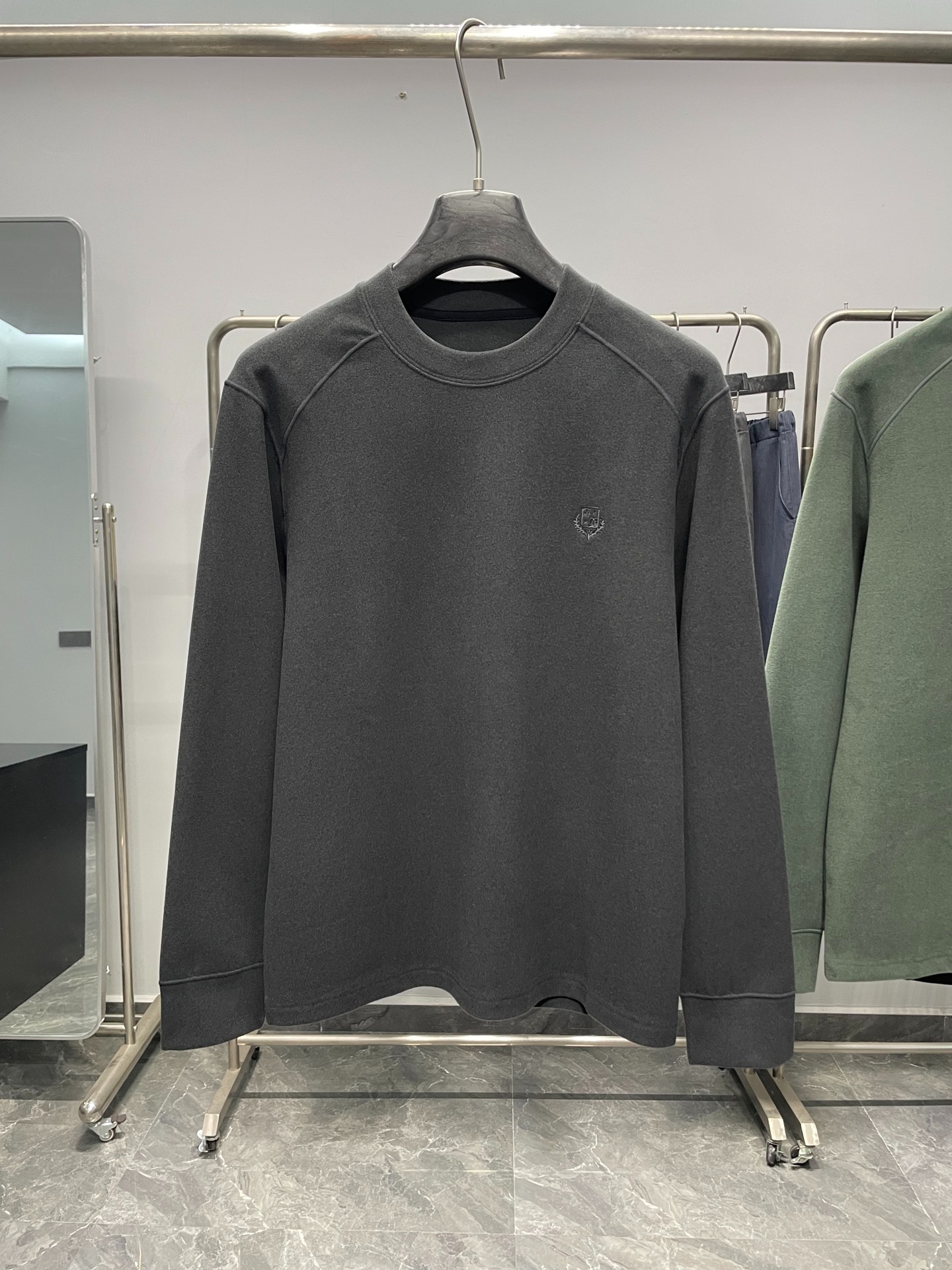 로로피아나 25FW 신상 스웨이드 라운드넥 티셔츠