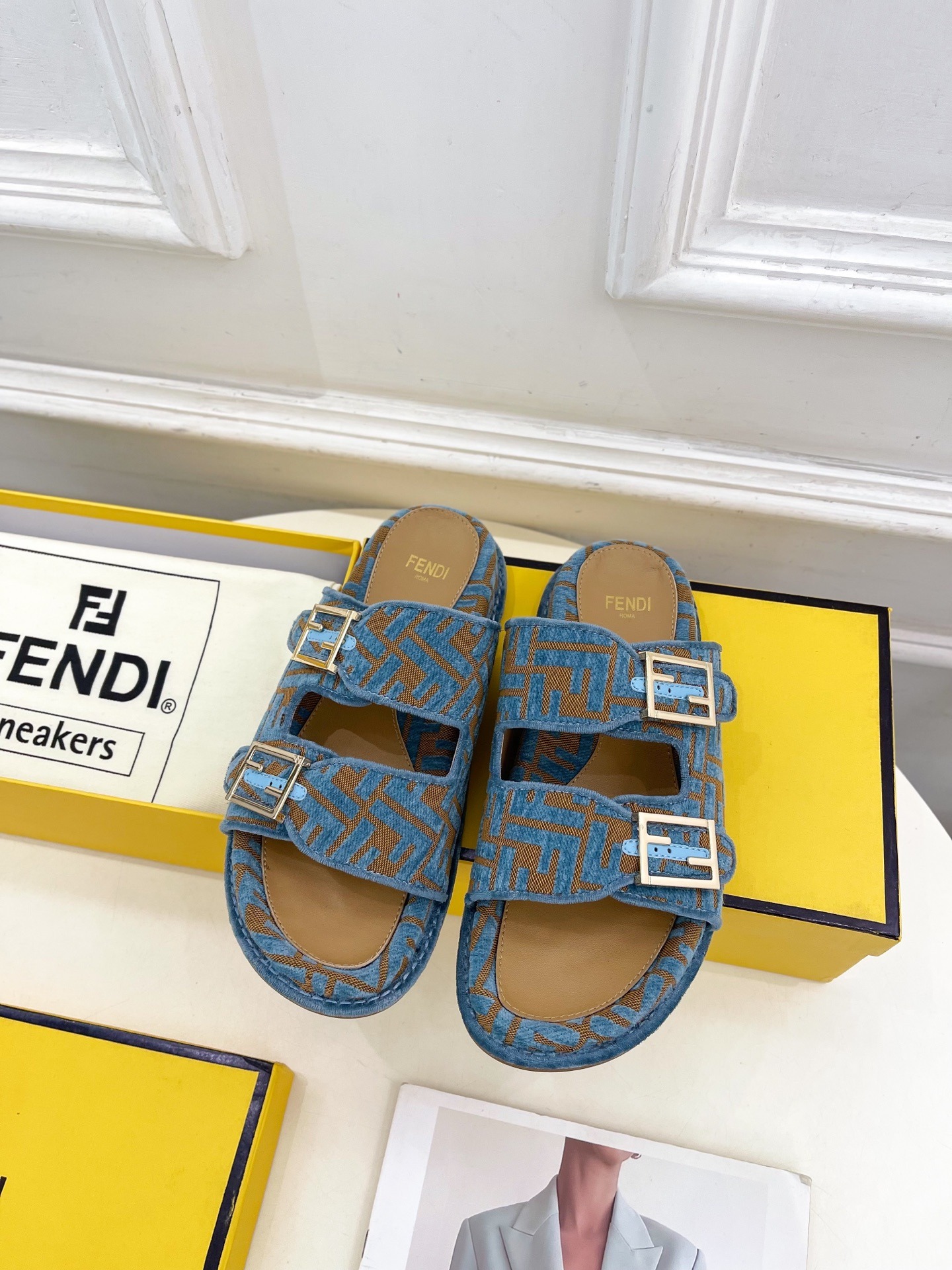 펜디 25 신상 더블 플랫 슬리퍼