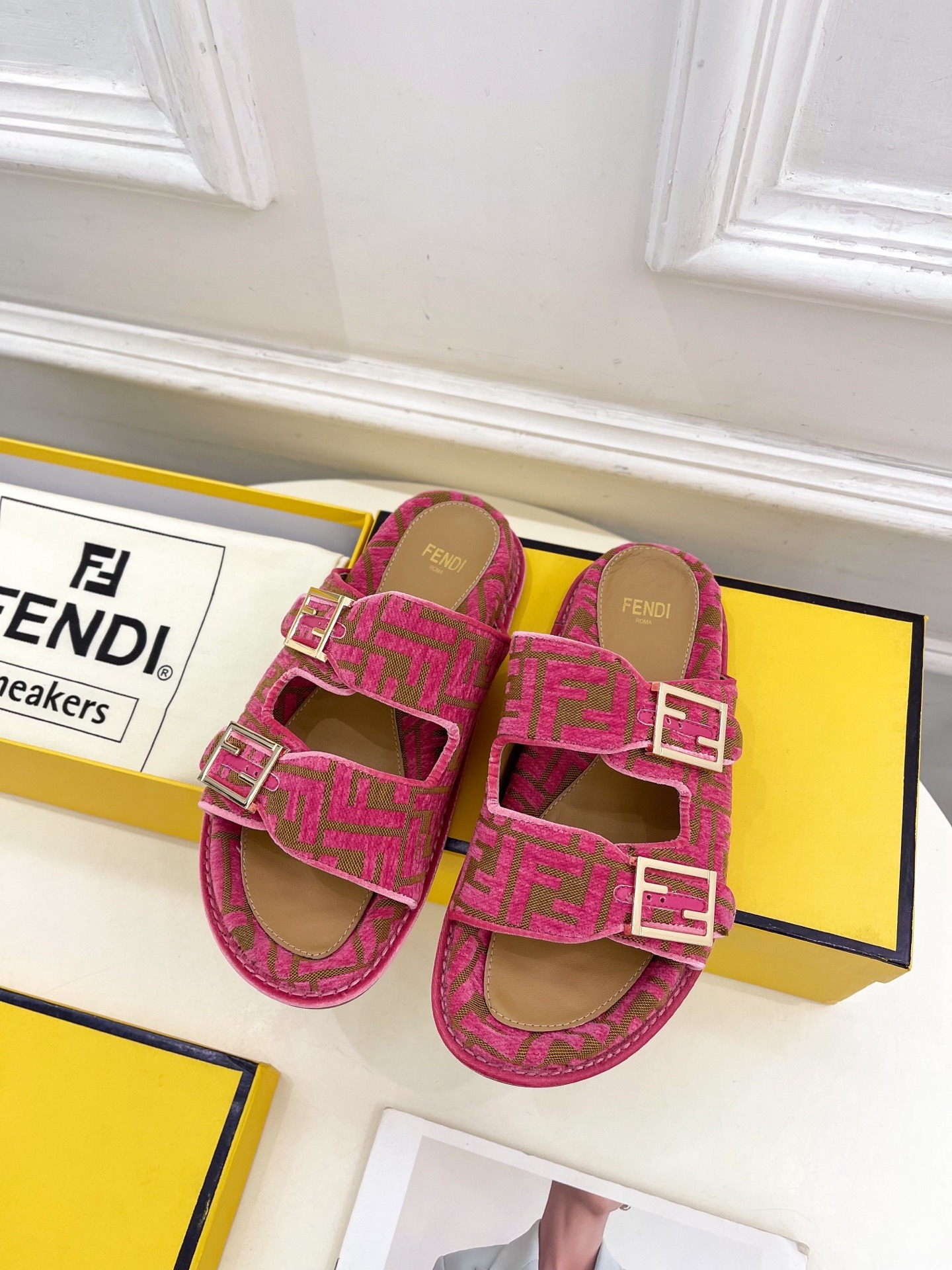 펜디 25 신상 더블 플랫 슬리퍼