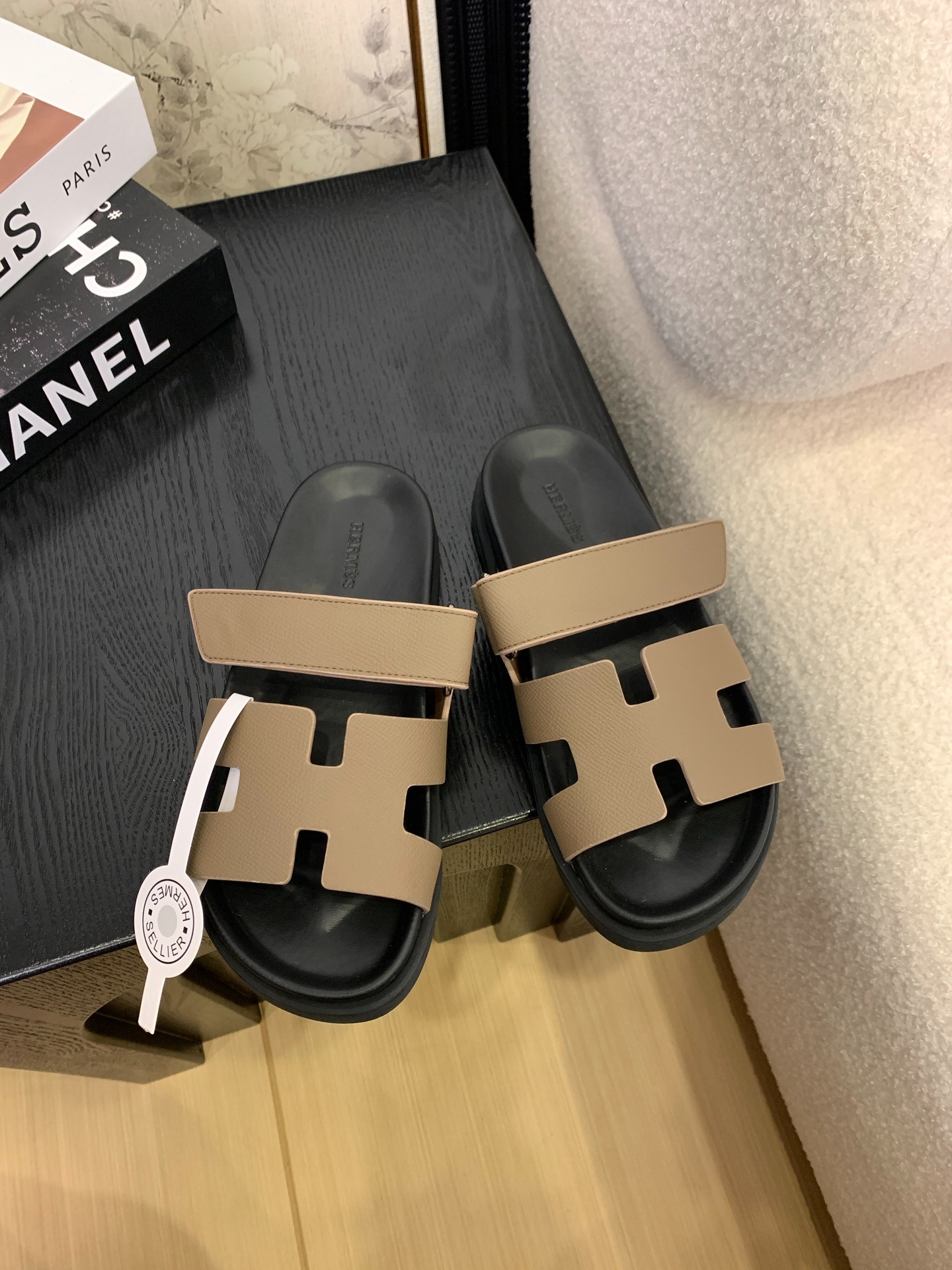 에르메스 레트로 벨크로 슬리퍼