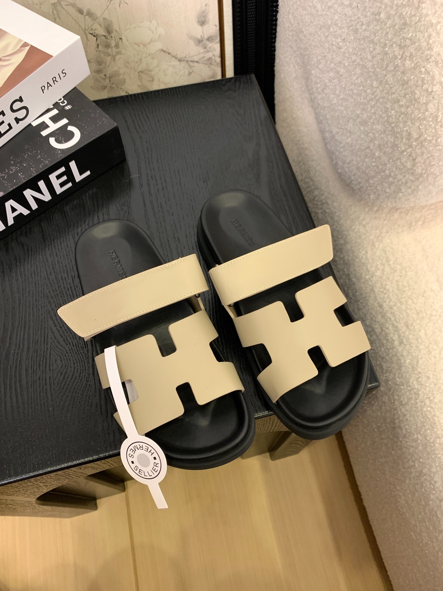 에르메스 레트로 벨크로 슬리퍼