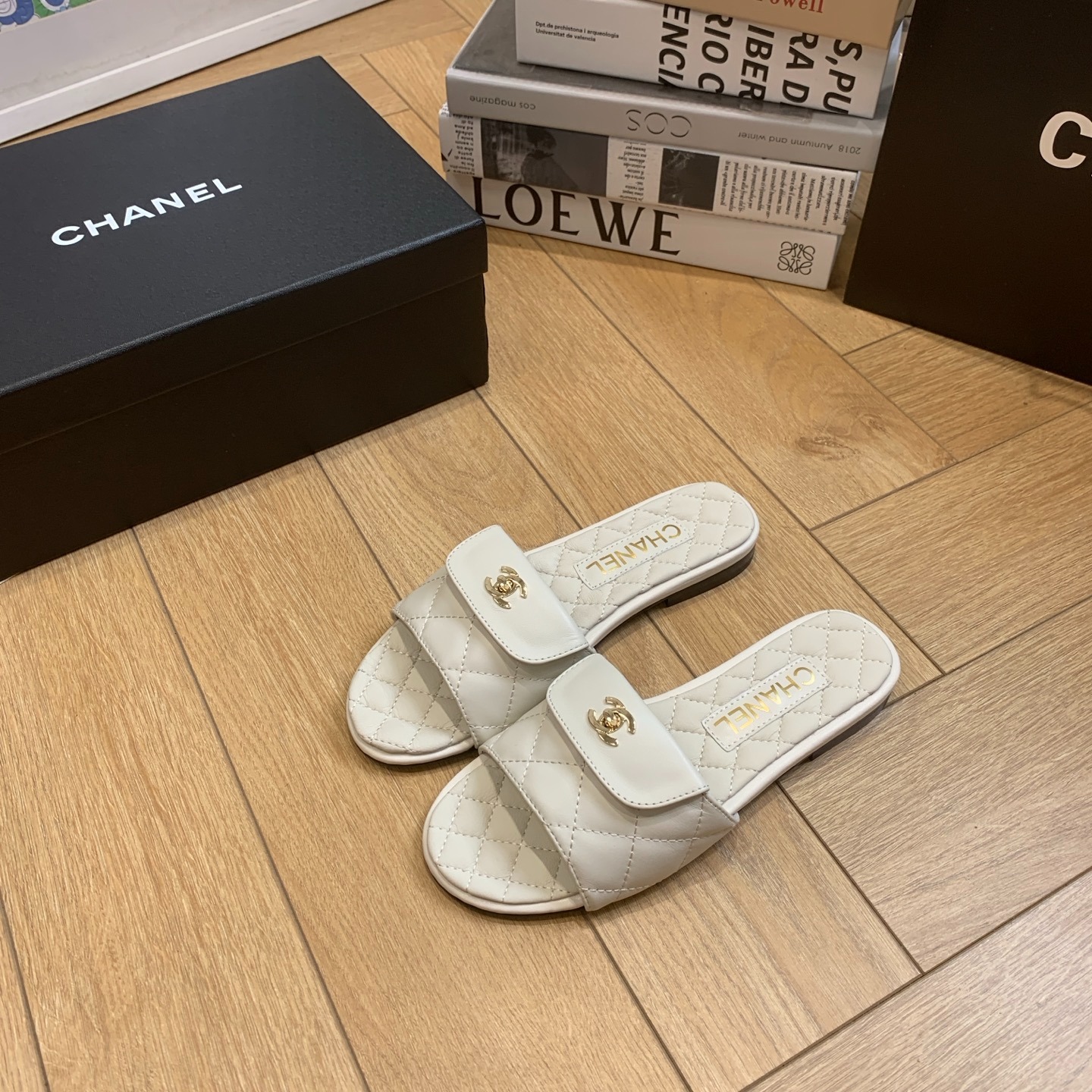 샤넬 25ss 신상 슬립온 슬리퍼